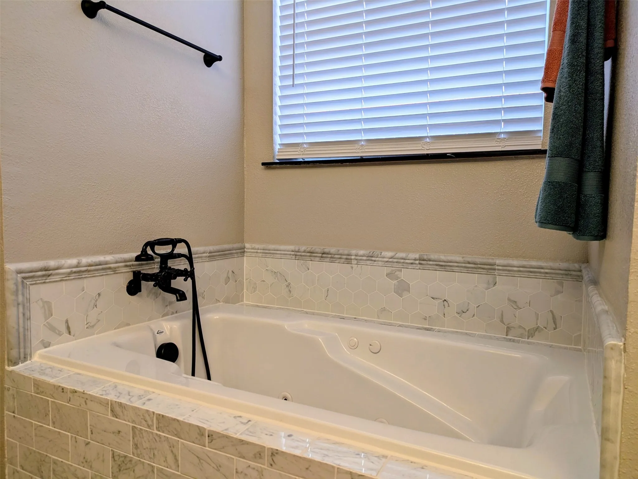 Jetted tub