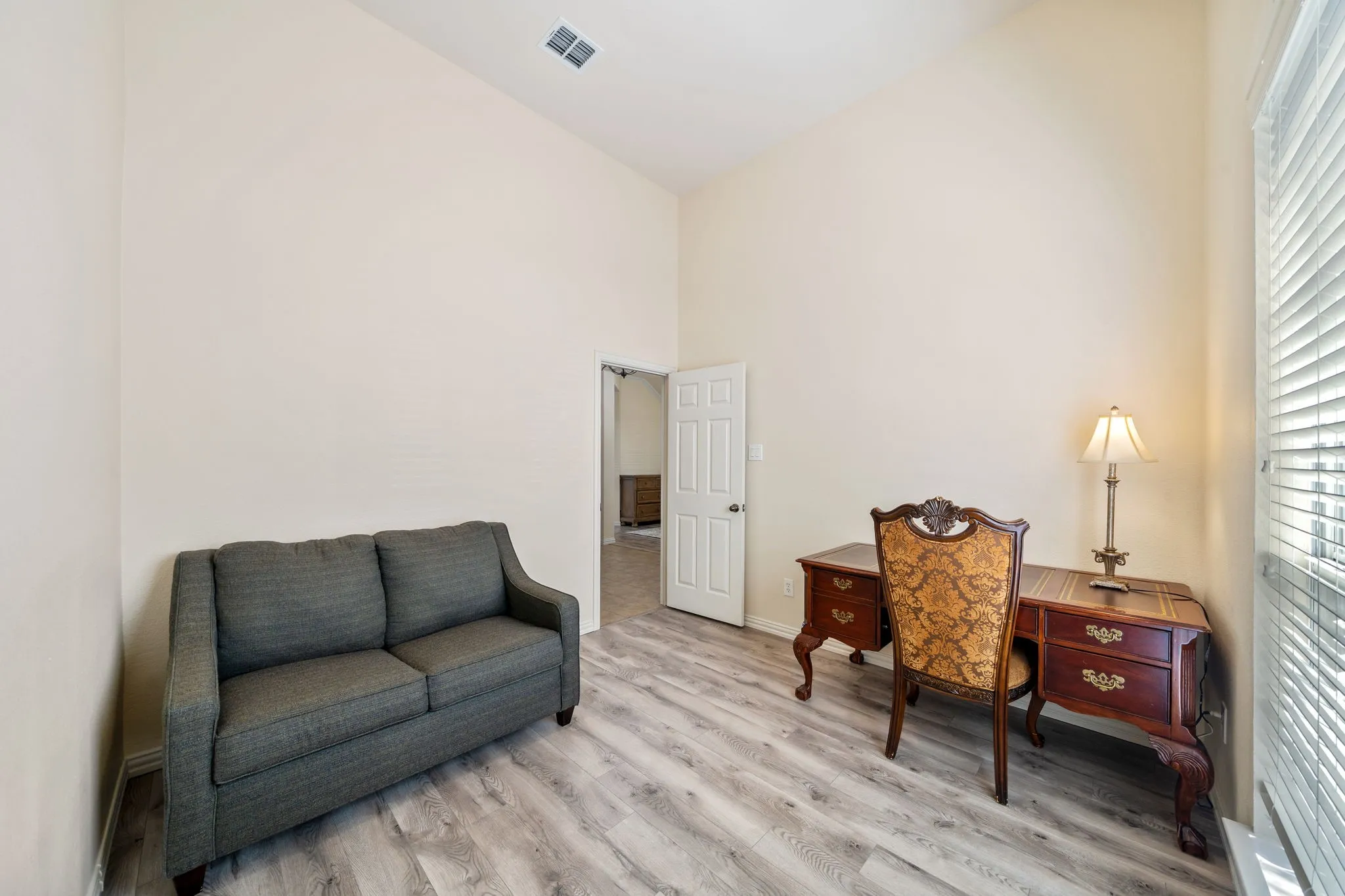 Single Family Residence For Rent in Denton County , 2653 Whispering Trl Unit 8, Little Elm, Texas 75068, 4 Bedroom, 3 Bathroom, 2 Garage spaces, 2,293 Sqft, built in 2004, mls#21416660, Real Estate Agent in Little Elm, Homes For Rent in Denton county, Homes For Rent in Little Elm, Realtor in Little Elm Texas, Real Estate Brokerage Independent Realty Texas, Luminita Cordes Realtor