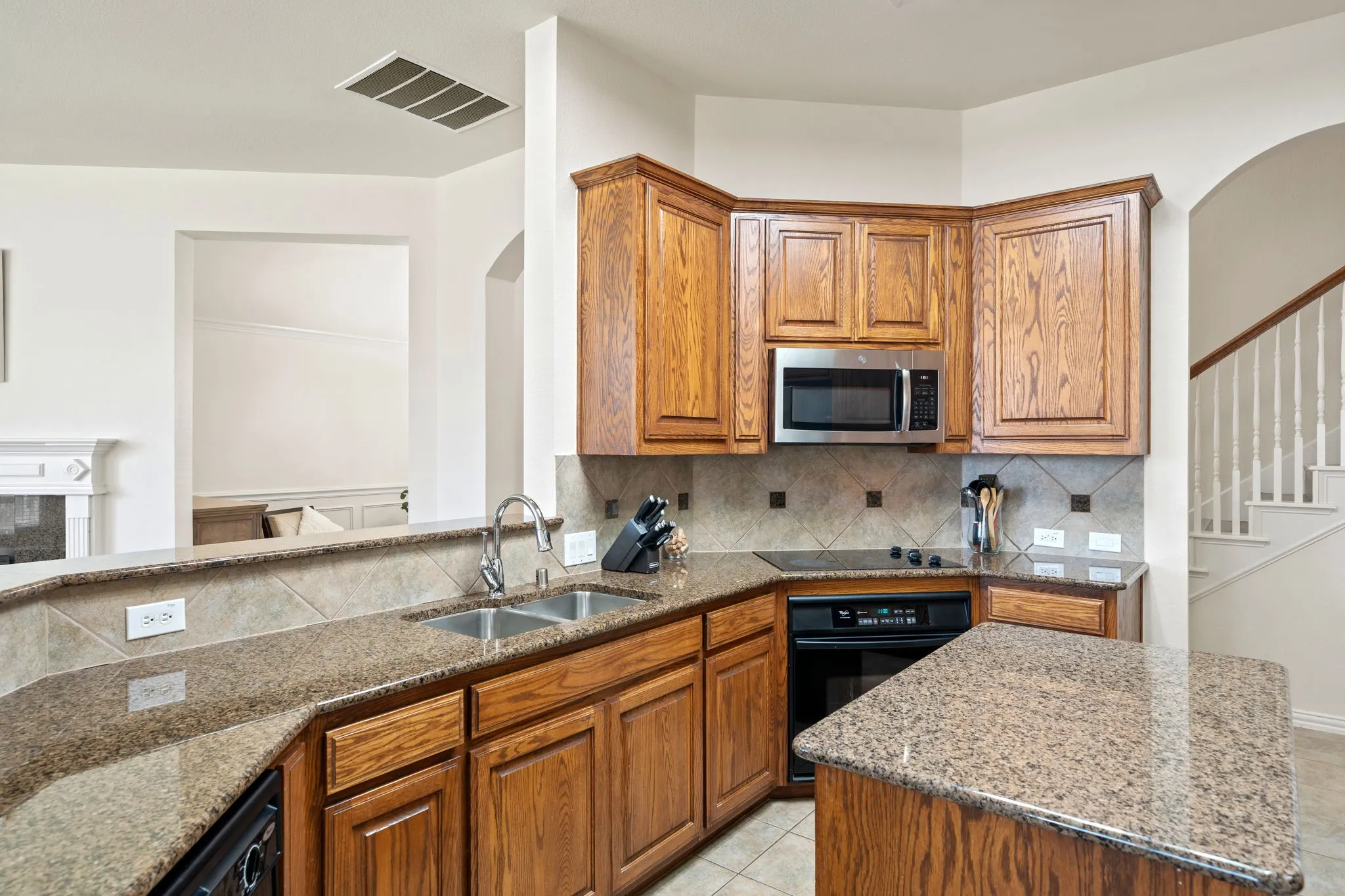Single Family Residence For Rent in Denton County , 2653 Whispering Trl Unit 8, Little Elm, Texas 75068, 4 Bedroom, 3 Bathroom, 2 Garage spaces, 2,293 Sqft, built in 2004, mls#21416660, Real Estate Agent in Little Elm, Homes For Rent in Denton county, Homes For Rent in Little Elm, Realtor in Little Elm Texas, Real Estate Brokerage Independent Realty Texas, Luminita Cordes Realtor