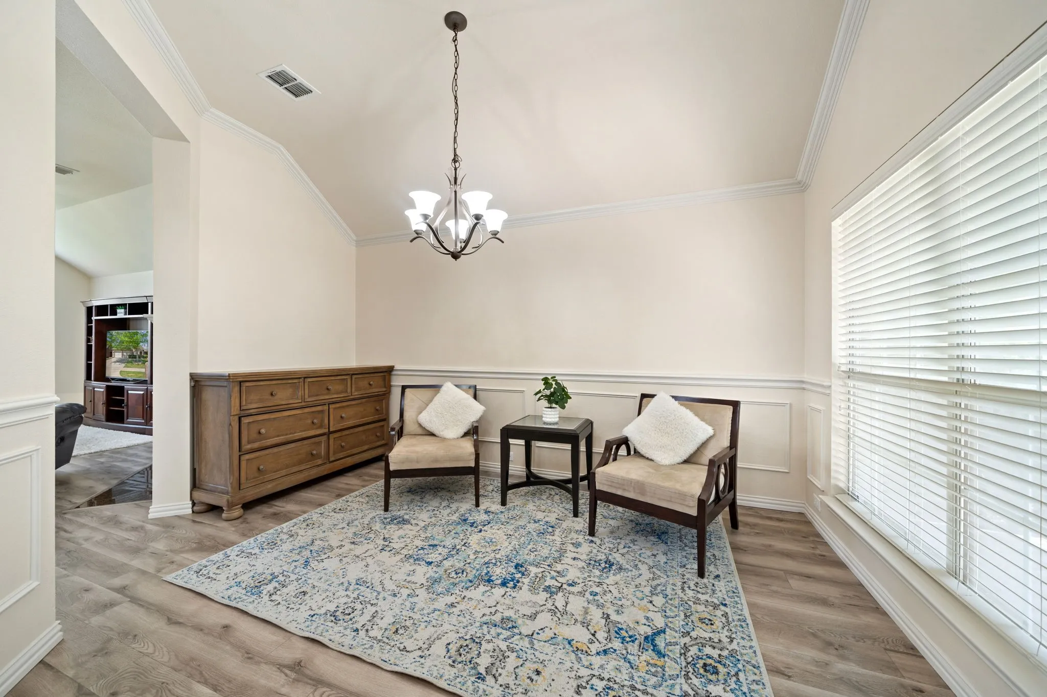 could be used as dining room