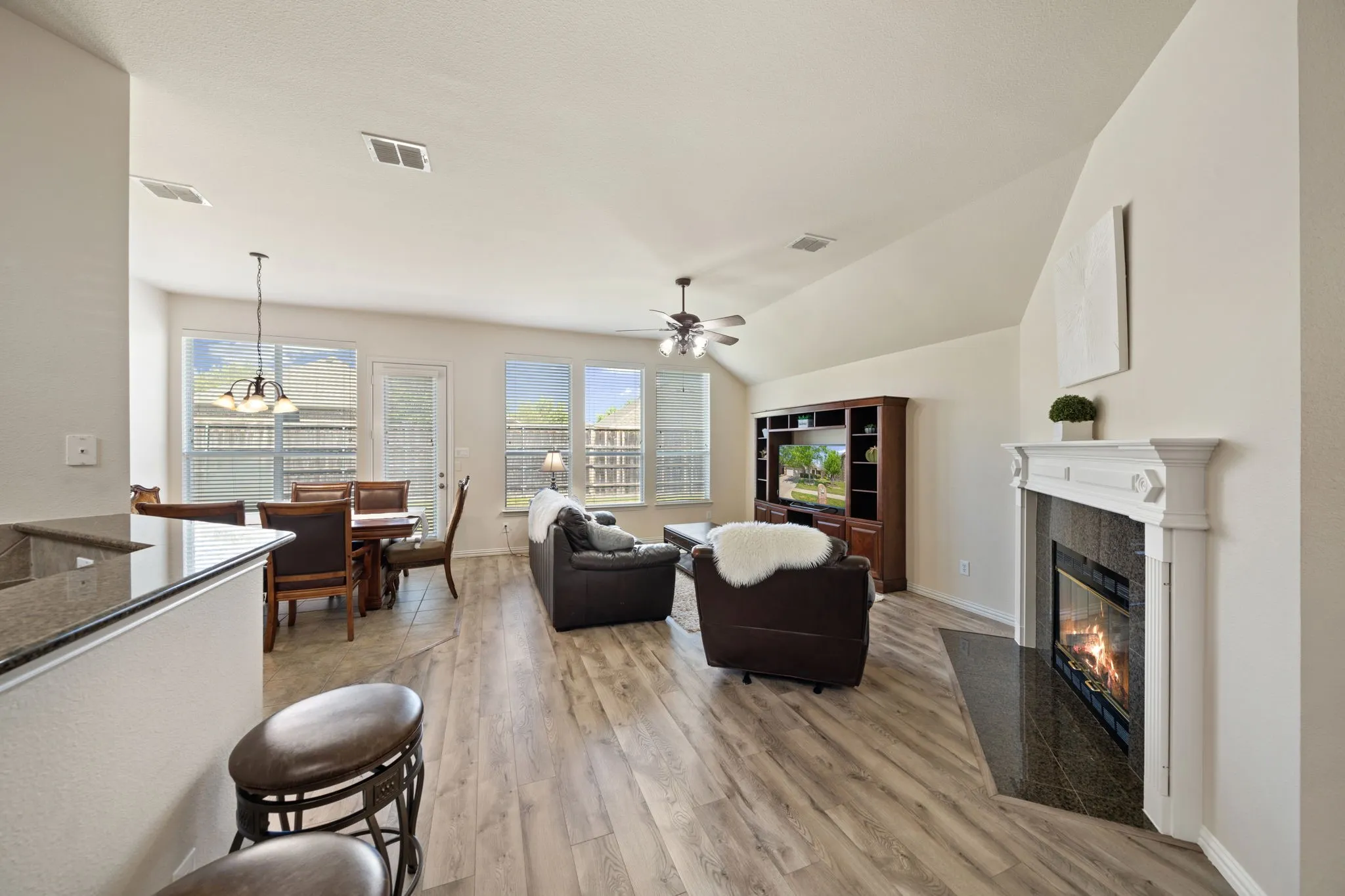 Single Family Residence For Rent in Denton County , 2653 Whispering Trl Unit 8, Little Elm, Texas 75068, 4 Bedroom, 3 Bathroom, 2 Garage spaces, 2,293 Sqft, built in 2004, mls#21416660, Real Estate Agent in Little Elm, Homes For Rent in Denton county, Homes For Rent in Little Elm, Realtor in Little Elm Texas, Real Estate Brokerage Independent Realty Texas, Luminita Cordes Realtor