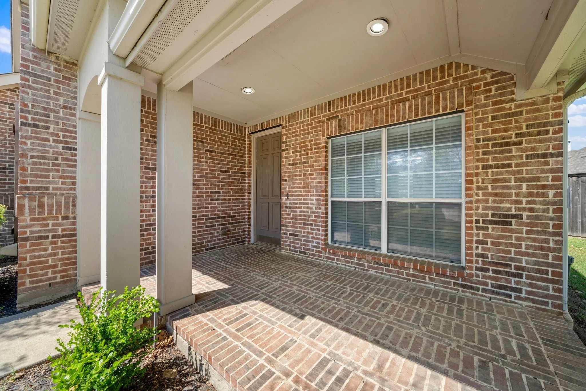 Single Family Residence For Rent in Denton County , 2653 Whispering Trl Unit 8, Little Elm, Texas 75068, 4 Bedroom, 3 Bathroom, 2 Garage spaces, 2,293 Sqft, built in 2004, mls#21416660, Real Estate Agent in Little Elm, Homes For Rent in Denton county, Homes For Rent in Little Elm, Realtor in Little Elm Texas, Real Estate Brokerage Independent Realty Texas, Luminita Cordes Realtor