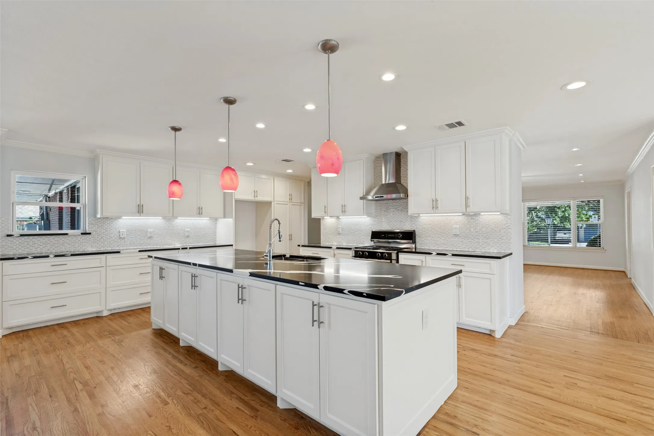 plenty of kitchen storage