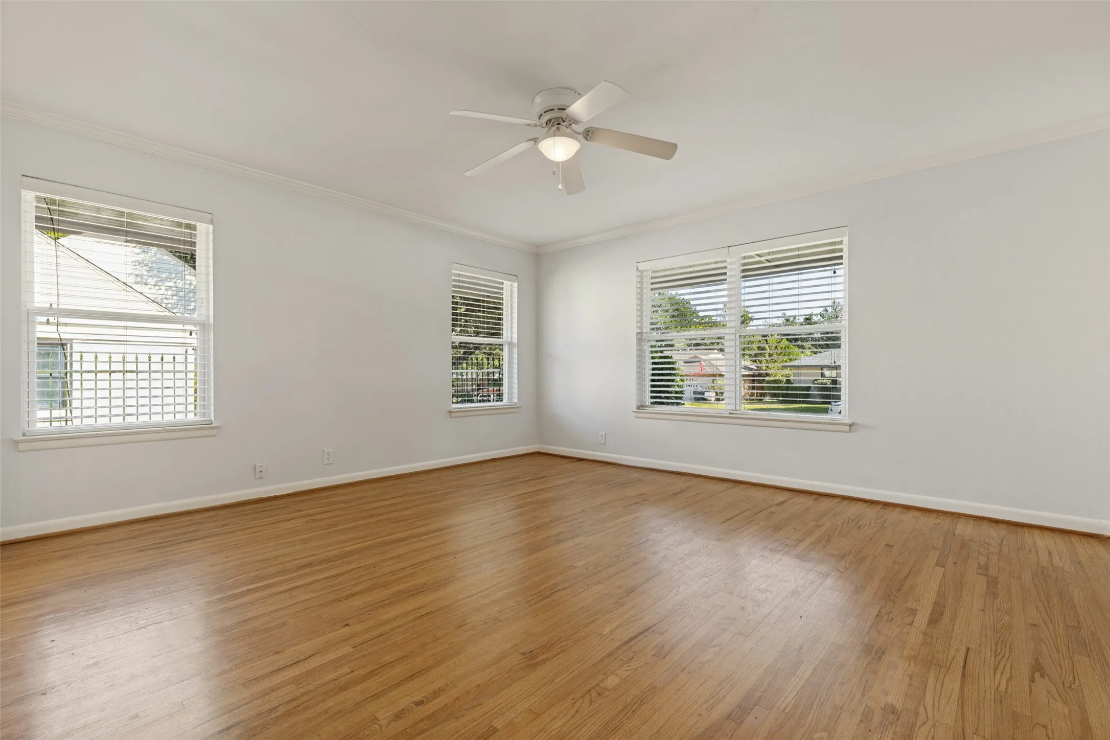 Single Family Residence For Sale in Dallas County , 541 Woolsey Drive, Dallas, Texas 75224, 4 Bedroom, 3 Bathroom, 1 Garage spaces, 2,686 Sqft, built in 1953, mls#21419753, Real Estate Agent in Dallas, Homes For Sale in Dallas county, Homes For Sale in Dallas, Realtor in Dallas Texas, Real Estate Brokerage Independent Realty Texas, Luminita Cordes Realtor