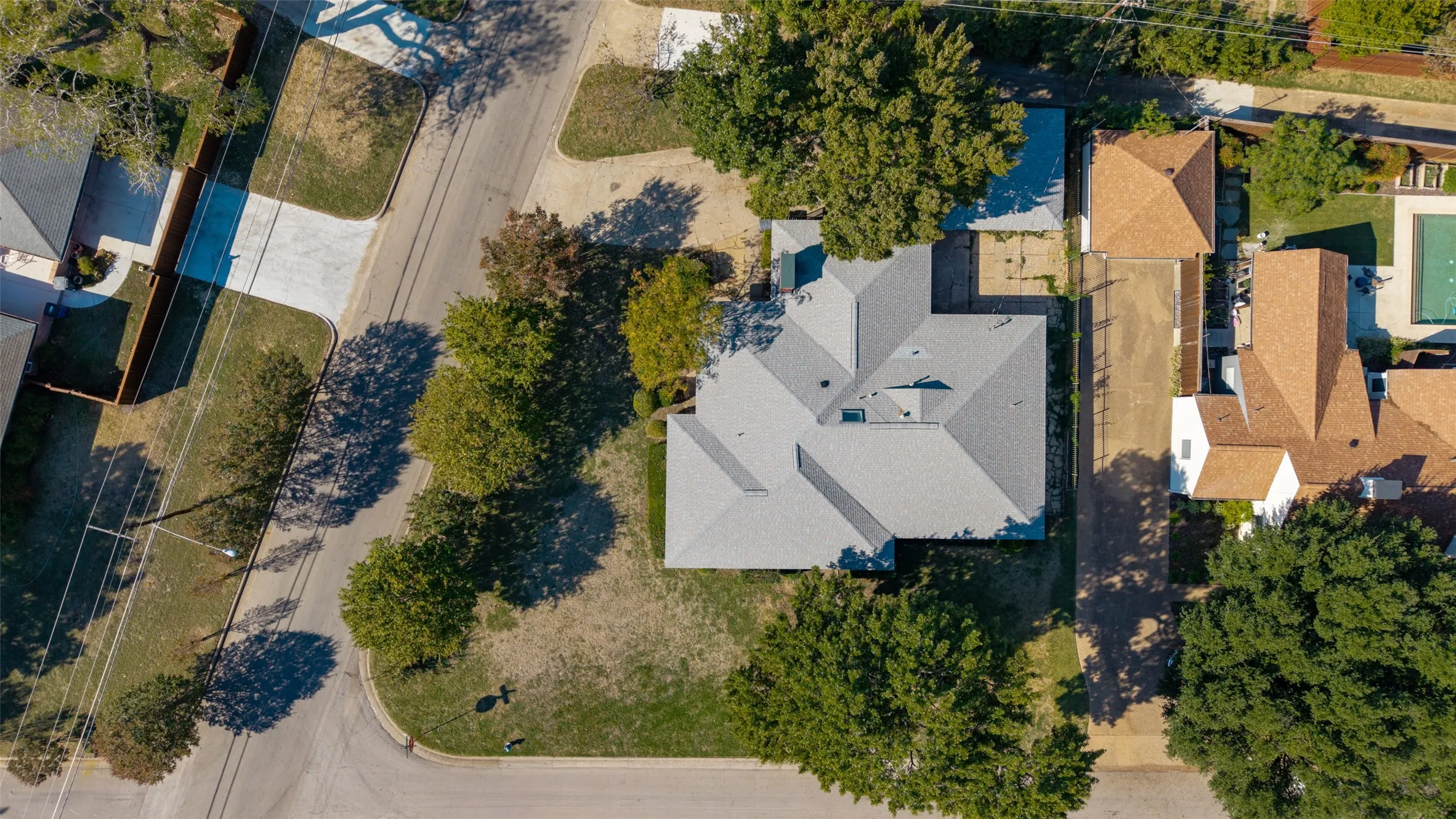 Single Family Residence For Sale in Dallas County , 541 Woolsey Drive, Dallas, Texas 75224, 4 Bedroom, 3 Bathroom, 1 Garage spaces, 2,686 Sqft, built in 1953, mls#21419753, Real Estate Agent in Dallas, Homes For Sale in Dallas county, Homes For Sale in Dallas, Realtor in Dallas Texas, Real Estate Brokerage Independent Realty Texas, Luminita Cordes Realtor