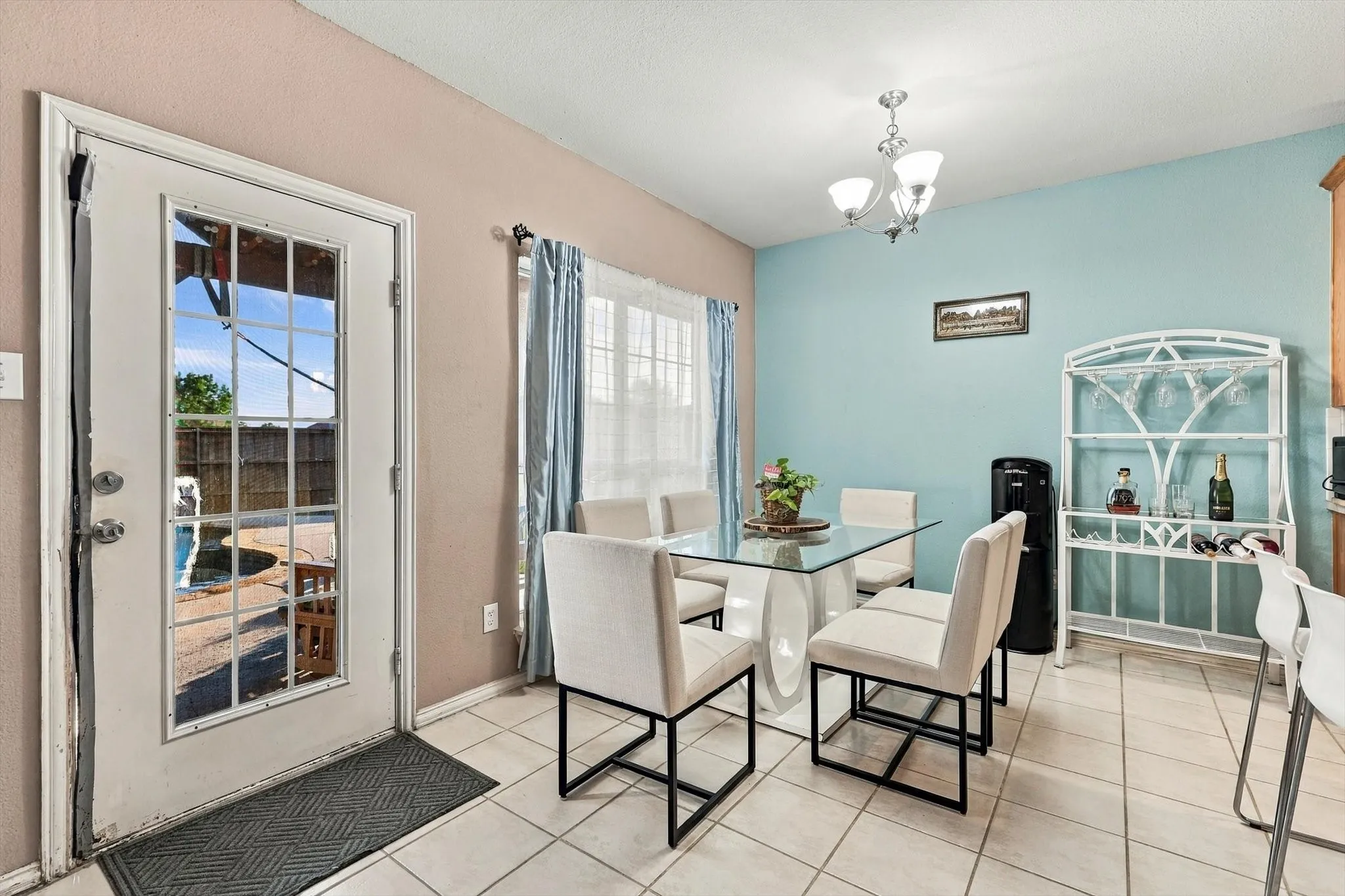 Single Family Residence For Sale in Denton County , 1706 Sunflower Drive, Corinth, Texas 76210, 4 Bedroom, 3 Bathroom, 2 Garage spaces, 2,659 Sqft, built in 2000, mls#21420032, Real Estate Agent in Corinth, Homes For Sale in Denton county, Homes For Sale in Corinth, Realtor in Corinth Texas, Real Estate Brokerage Independent Realty Texas, Luminita Cordes Realtor