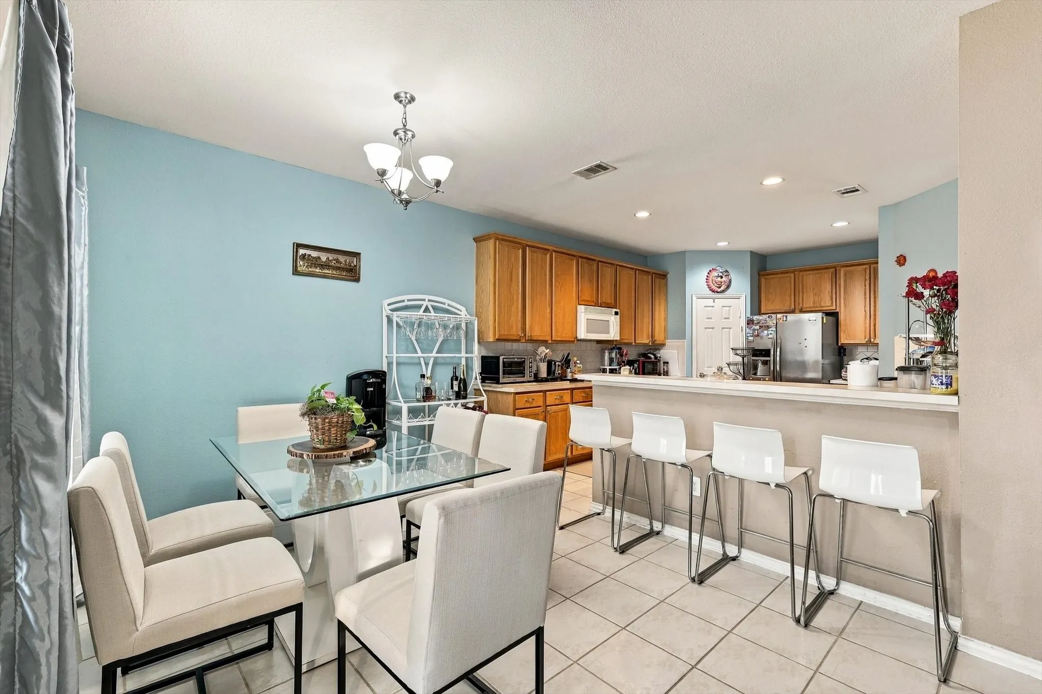 Single Family Residence For Sale in Denton County , 1706 Sunflower Drive, Corinth, Texas 76210, 4 Bedroom, 3 Bathroom, 2 Garage spaces, 2,659 Sqft, built in 2000, mls#21420032, Real Estate Agent in Corinth, Homes For Sale in Denton county, Homes For Sale in Corinth, Realtor in Corinth Texas, Real Estate Brokerage Independent Realty Texas, Luminita Cordes Realtor