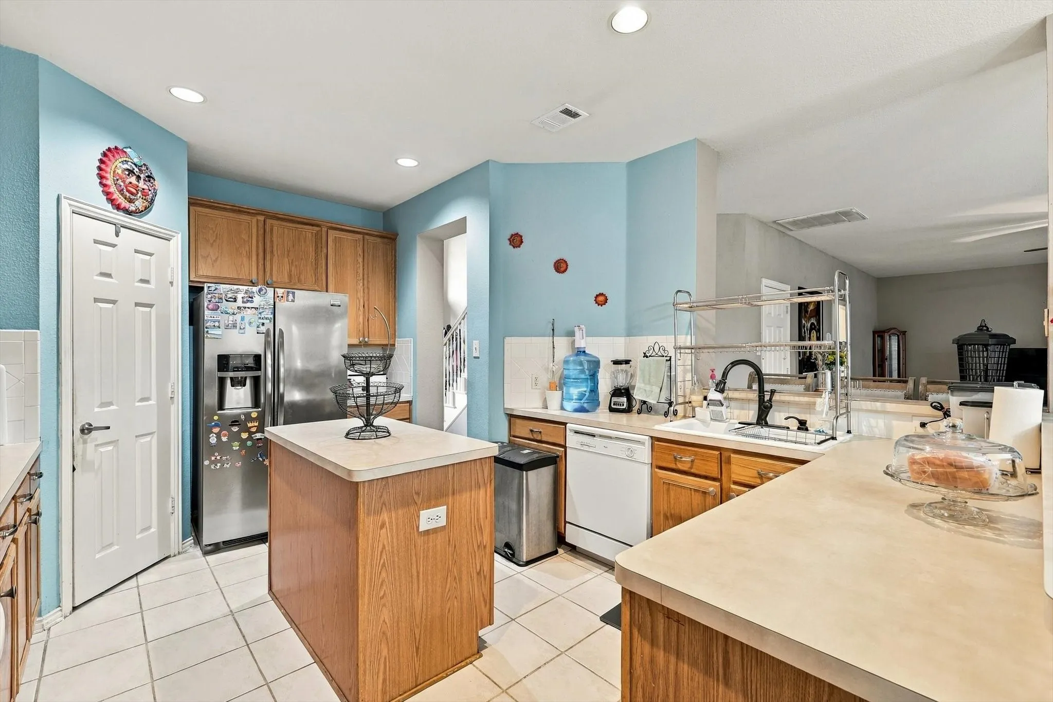 Single Family Residence For Sale in Denton County , 1706 Sunflower Drive, Corinth, Texas 76210, 4 Bedroom, 3 Bathroom, 2 Garage spaces, 2,659 Sqft, built in 2000, mls#21420032, Real Estate Agent in Corinth, Homes For Sale in Denton county, Homes For Sale in Corinth, Realtor in Corinth Texas, Real Estate Brokerage Independent Realty Texas, Luminita Cordes Realtor