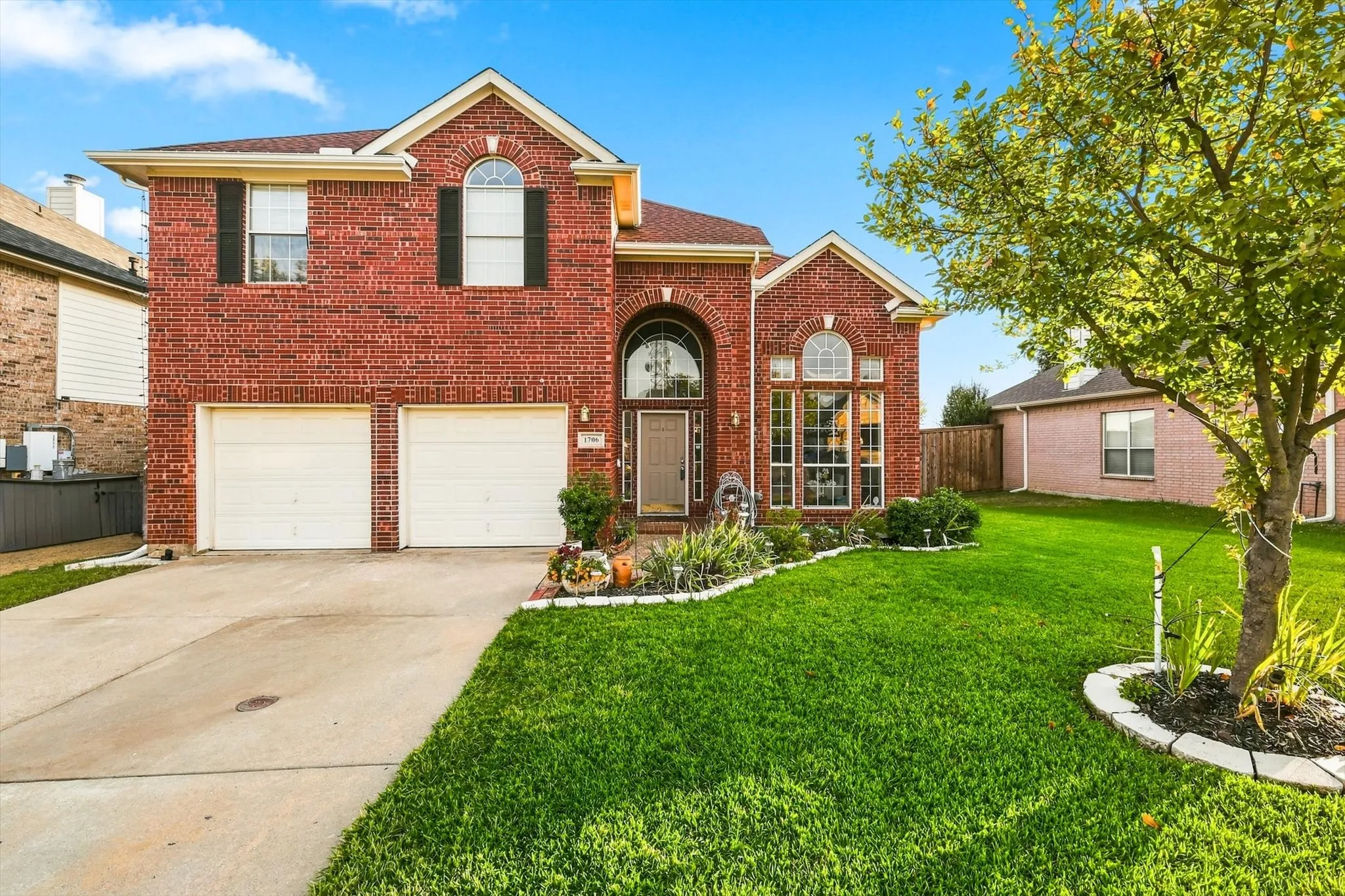 Single Family Residence For Sale in Denton County , 1706 Sunflower Drive, Corinth, Texas 76210, 4 Bedroom, 3 Bathroom, 2 Garage spaces, 2,659 Sqft, built in 2000, mls#21420032, Real Estate Agent in Corinth, Homes For Sale in Denton county, Homes For Sale in Corinth, Realtor in Corinth Texas, Real Estate Brokerage Independent Realty Texas, Luminita Cordes Realtor