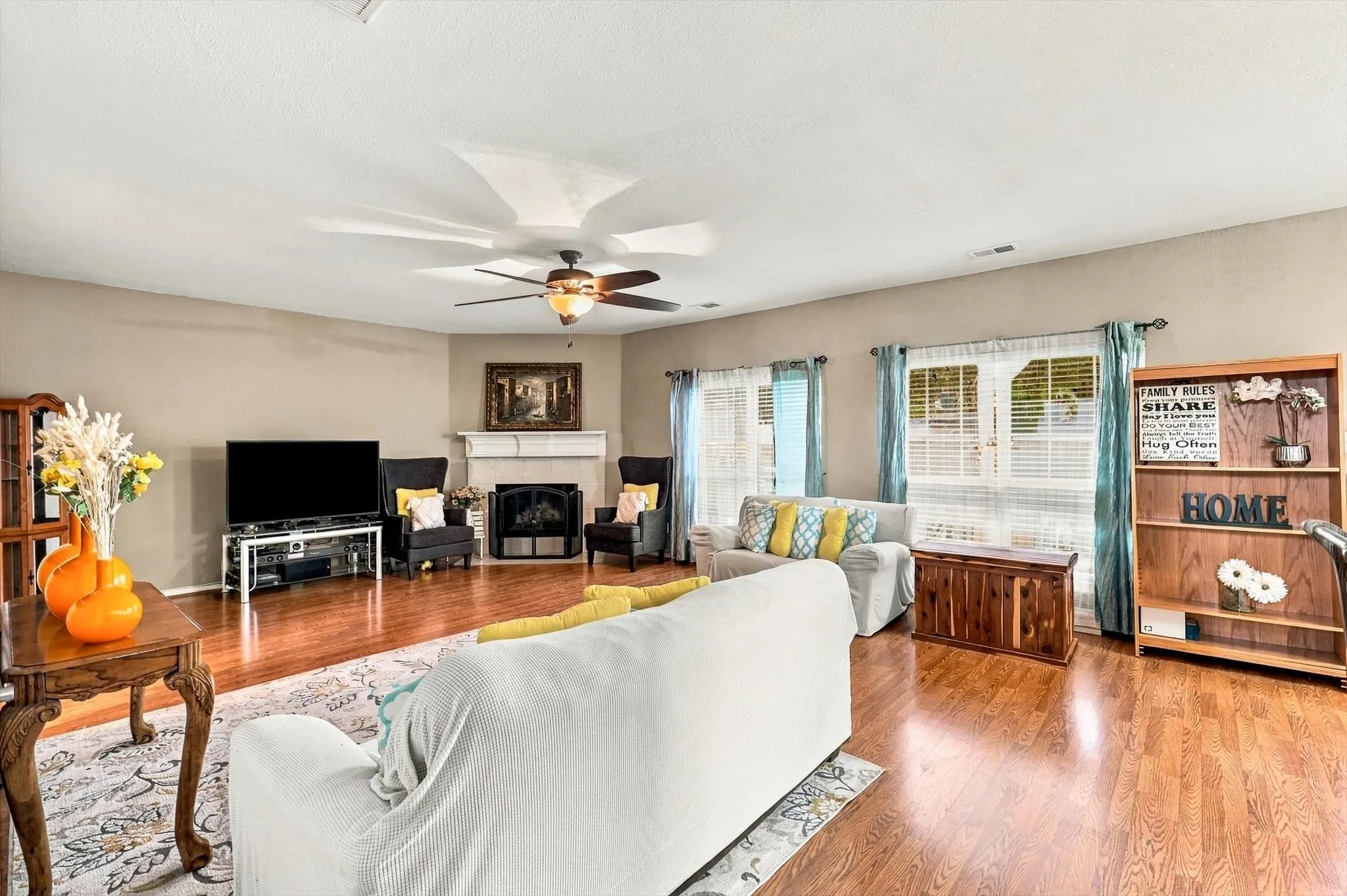 Single Family Residence For Sale in Denton County , 1706 Sunflower Drive, Corinth, Texas 76210, 4 Bedroom, 3 Bathroom, 2 Garage spaces, 2,659 Sqft, built in 2000, mls#21420032, Real Estate Agent in Corinth, Homes For Sale in Denton county, Homes For Sale in Corinth, Realtor in Corinth Texas, Real Estate Brokerage Independent Realty Texas, Luminita Cordes Realtor