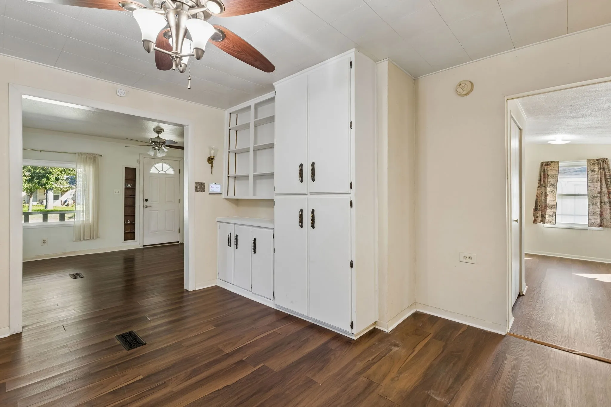 Single Family Residence For Sale in Tarrant County , 3920 Hollis Street, Haltom City, Texas 76111, 2 Bedroom, 1 Bathroom, 2 Garage spaces, 1,078 Sqft, built in 1949, mls#21418323, Real Estate Agent in Haltom City, Homes For Sale in Tarrant county, Homes For Sale in Haltom City, Realtor in Haltom City Texas, Real Estate Brokerage Independent Realty Texas, Luminita Cordes Realtor