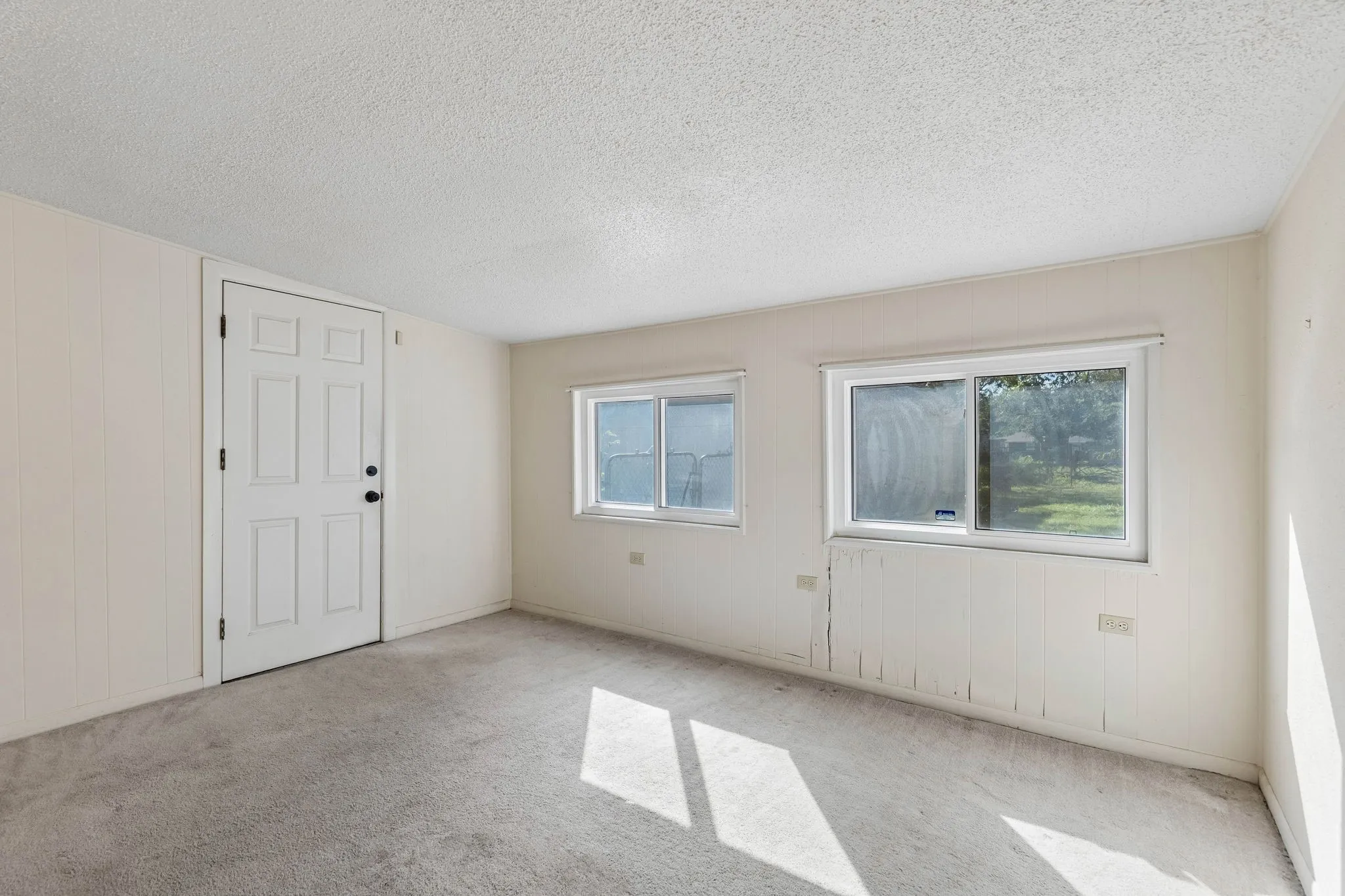 Single Family Residence For Sale in Tarrant County , 3920 Hollis Street, Haltom City, Texas 76111, 2 Bedroom, 1 Bathroom, 2 Garage spaces, 1,078 Sqft, built in 1949, mls#21418323, Real Estate Agent in Haltom City, Homes For Sale in Tarrant county, Homes For Sale in Haltom City, Realtor in Haltom City Texas, Real Estate Brokerage Independent Realty Texas, Luminita Cordes Realtor