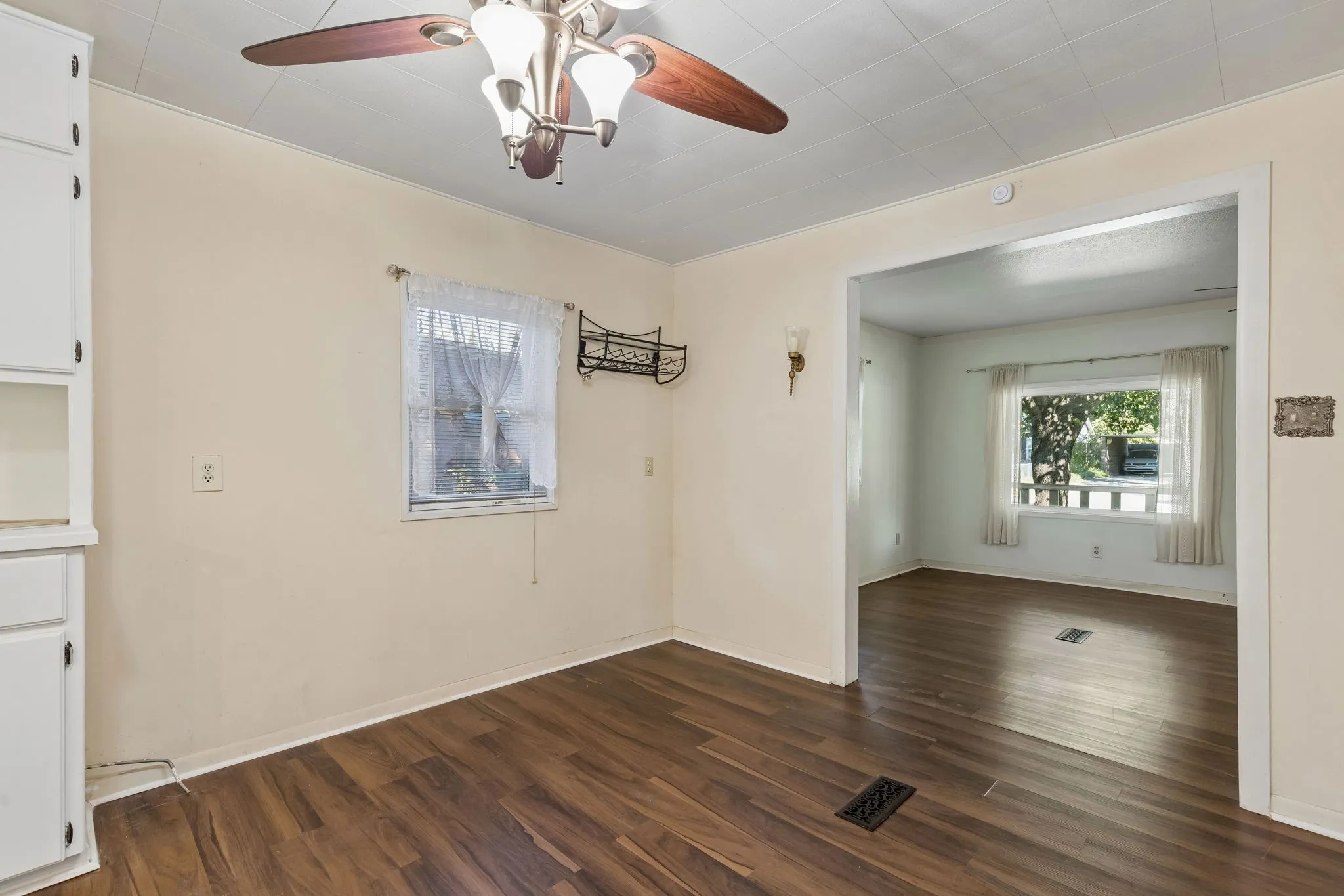 Single Family Residence For Sale in Tarrant County , 3920 Hollis Street, Haltom City, Texas 76111, 2 Bedroom, 1 Bathroom, 2 Garage spaces, 1,078 Sqft, built in 1949, mls#21418323, Real Estate Agent in Haltom City, Homes For Sale in Tarrant county, Homes For Sale in Haltom City, Realtor in Haltom City Texas, Real Estate Brokerage Independent Realty Texas, Luminita Cordes Realtor