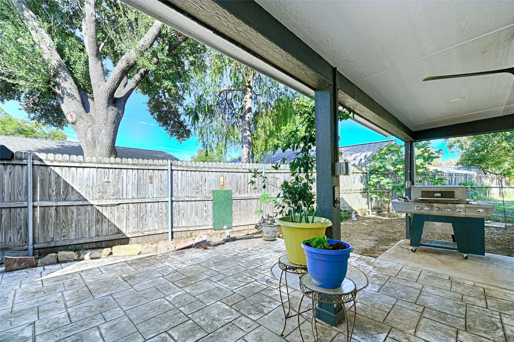 Single Family Residence For Sale in Tarrant County , 405 Vicki Street, Keller, Texas 76248, 4 Bedroom, 3 Bathroom, Garage spaces, 2,160 Sqft, built in 1972, mls#21419939, Real Estate Agent in Keller, Homes For Sale in Tarrant county, Homes For Sale in Keller, Realtor in Keller Texas, Real Estate Brokerage Independent Realty Texas, Luminita Cordes Realtor