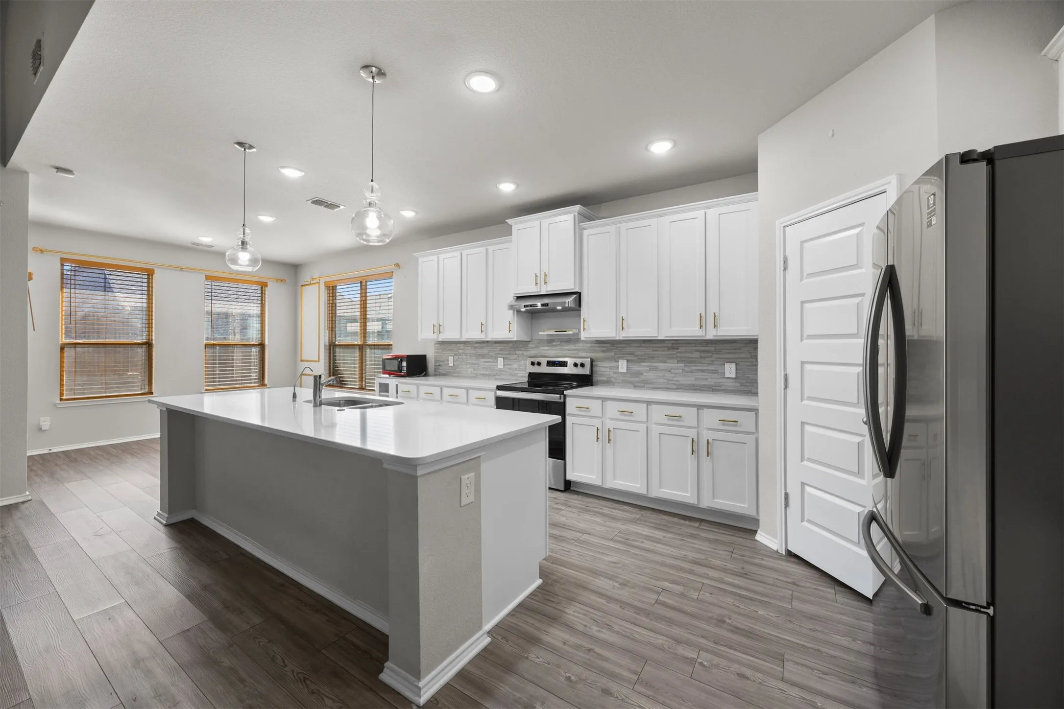 Single Family Residence For Rent in Collin County , 312 Crescent Avenue, Melissa, Texas 75454, 5 Bedroom, 4 Bathroom, 2 Garage spaces, 3,068 Sqft, built in 2021, mls#21414392, Real Estate Agent in Melissa, Homes For Rent in Collin county, Homes For Rent in Melissa, Realtor in Melissa Texas, Real Estate Brokerage Independent Realty Texas, Luminita Cordes Realtor