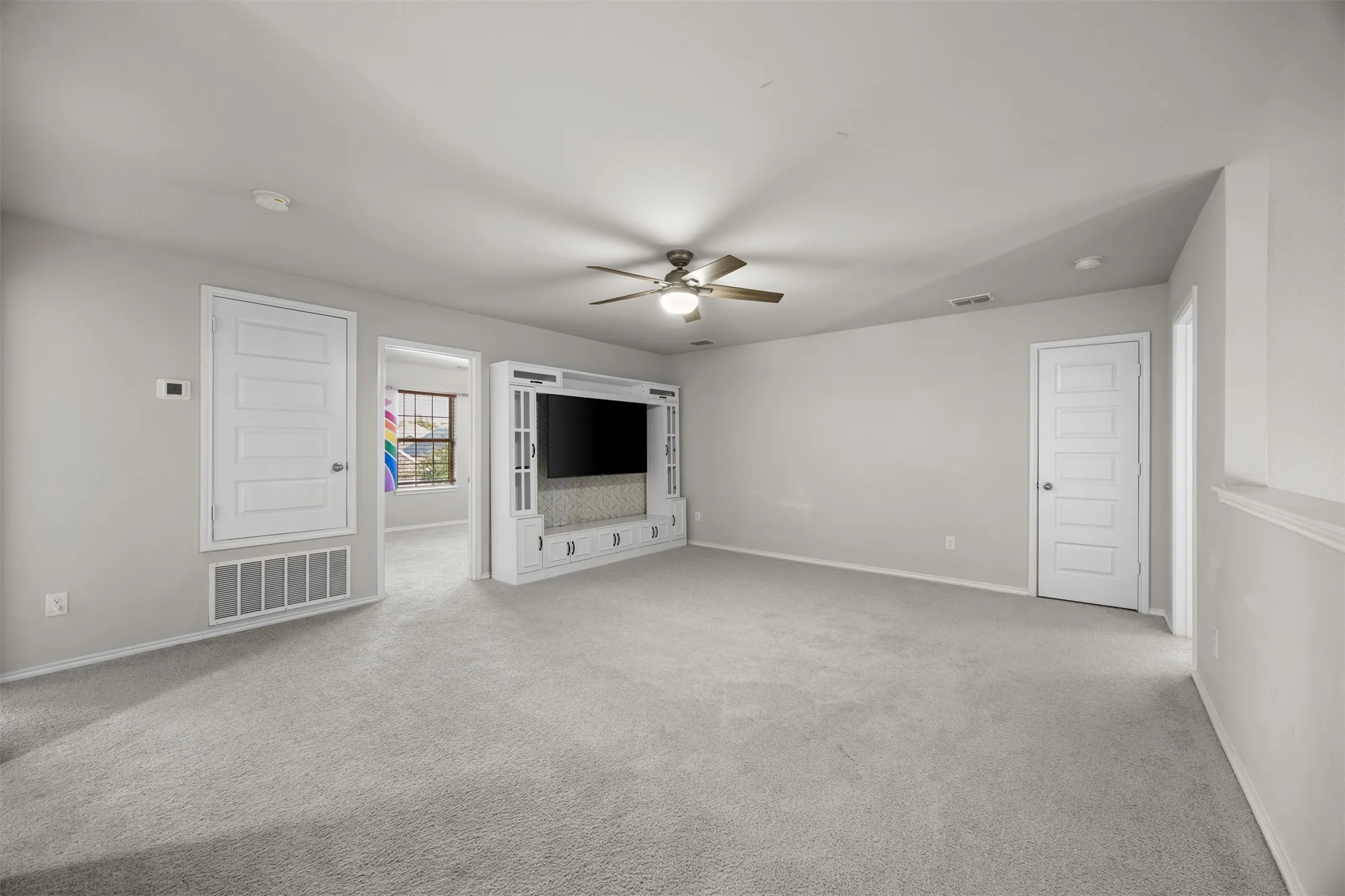 Single Family Residence For Rent in Collin County , 312 Crescent Avenue, Melissa, Texas 75454, 5 Bedroom, 4 Bathroom, 2 Garage spaces, 3,068 Sqft, built in 2021, mls#21414392, Real Estate Agent in Melissa, Homes For Rent in Collin county, Homes For Rent in Melissa, Realtor in Melissa Texas, Real Estate Brokerage Independent Realty Texas, Luminita Cordes Realtor