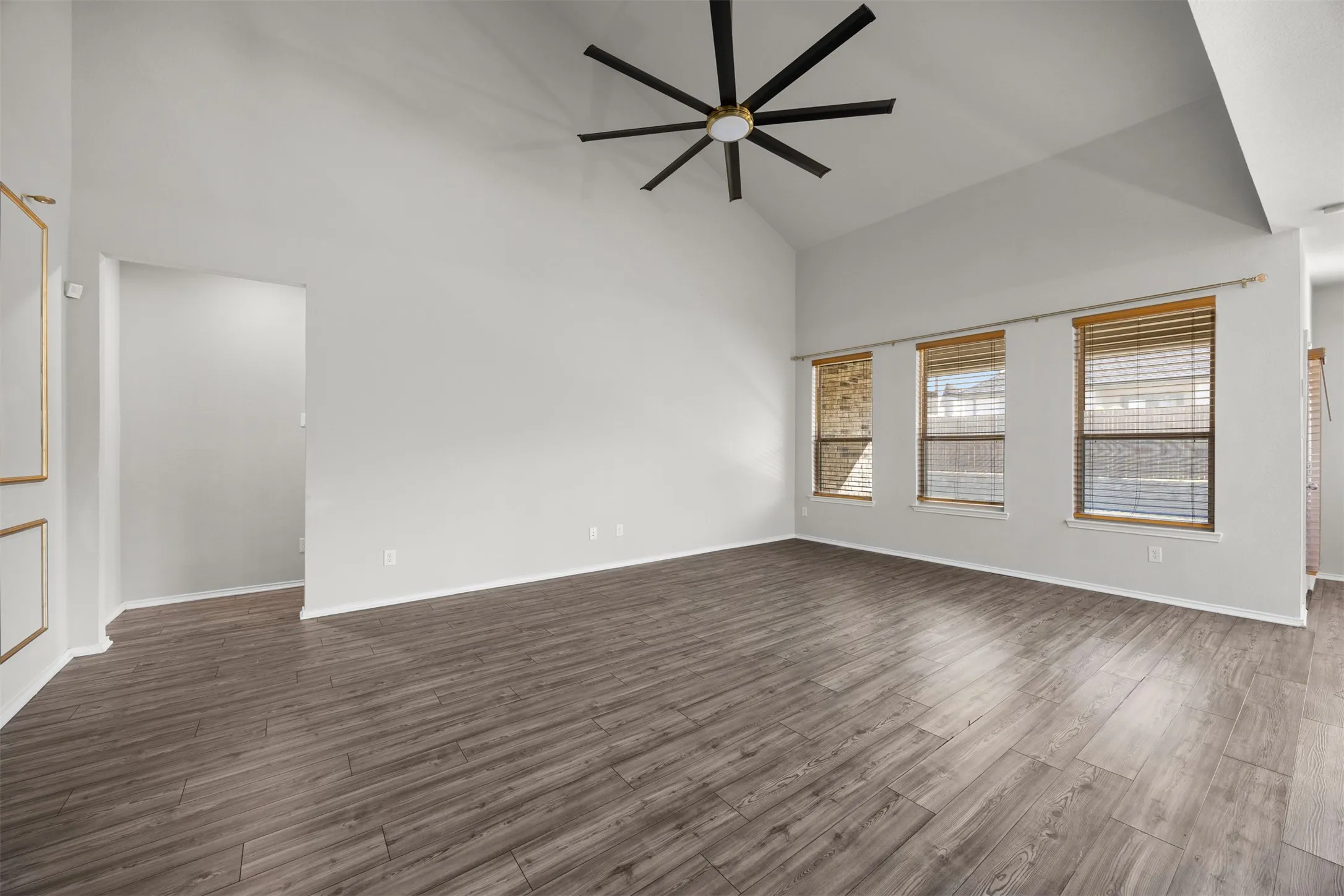 Single Family Residence For Rent in Collin County , 312 Crescent Avenue, Melissa, Texas 75454, 5 Bedroom, 4 Bathroom, 2 Garage spaces, 3,068 Sqft, built in 2021, mls#21414392, Real Estate Agent in Melissa, Homes For Rent in Collin county, Homes For Rent in Melissa, Realtor in Melissa Texas, Real Estate Brokerage Independent Realty Texas, Luminita Cordes Realtor
