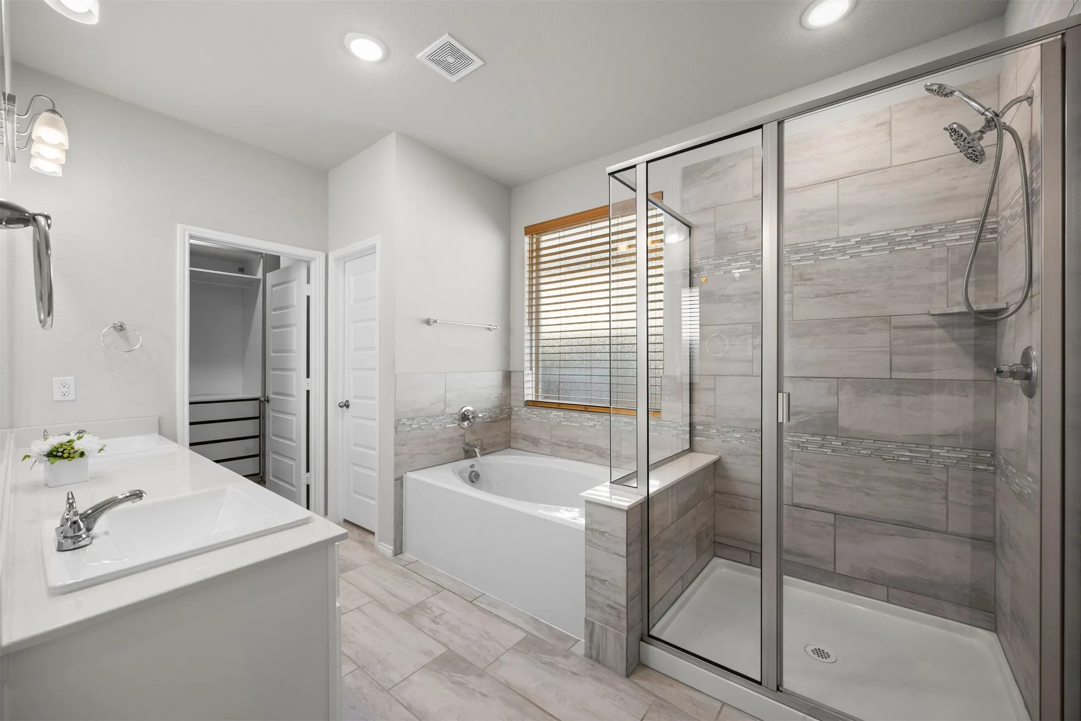 Single Family Residence For Rent in Collin County , 312 Crescent Avenue, Melissa, Texas 75454, 5 Bedroom, 4 Bathroom, 2 Garage spaces, 3,068 Sqft, built in 2021, mls#21414392, Real Estate Agent in Melissa, Homes For Rent in Collin county, Homes For Rent in Melissa, Realtor in Melissa Texas, Real Estate Brokerage Independent Realty Texas, Luminita Cordes Realtor