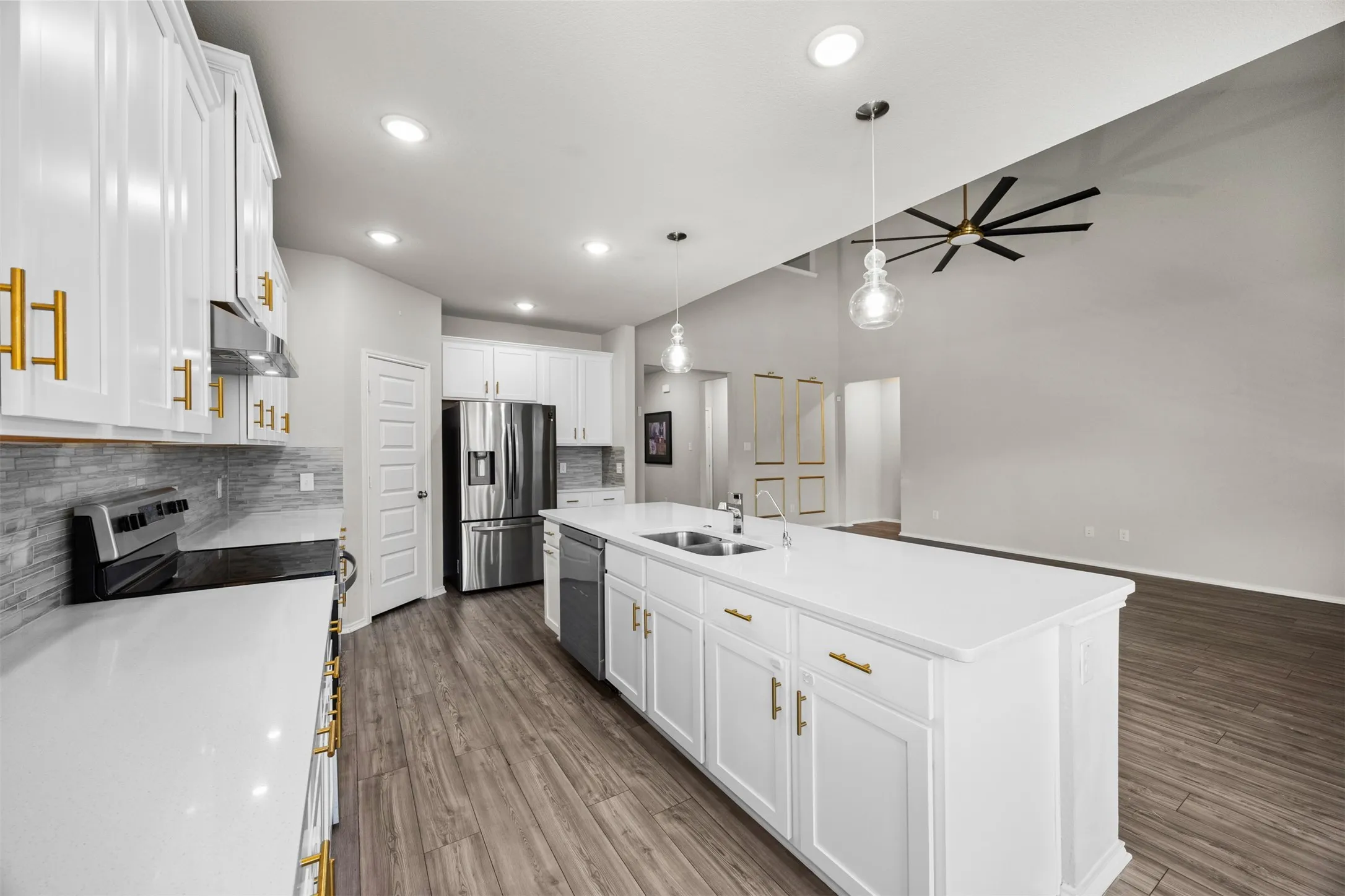 Single Family Residence For Rent in Collin County , 312 Crescent Avenue, Melissa, Texas 75454, 5 Bedroom, 4 Bathroom, 2 Garage spaces, 3,068 Sqft, built in 2021, mls#21414392, Real Estate Agent in Melissa, Homes For Rent in Collin county, Homes For Rent in Melissa, Realtor in Melissa Texas, Real Estate Brokerage Independent Realty Texas, Luminita Cordes Realtor