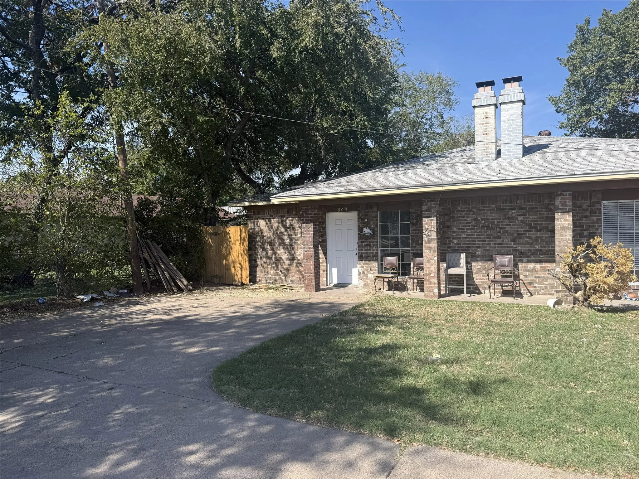 Duplex For Rent in Dallas County , 809 E 6th Street, Irving, Texas 75060, 3 Bedroom, 2 Bathroom, Garage spaces, 1,200 Sqft, built in 1976, mls#21420070, Real Estate Agent in Irving, Homes For Rent in Dallas county, Homes For Rent in Irving, Realtor in Irving Texas, Real Estate Brokerage Independent Realty Texas, Luminita Cordes Realtor