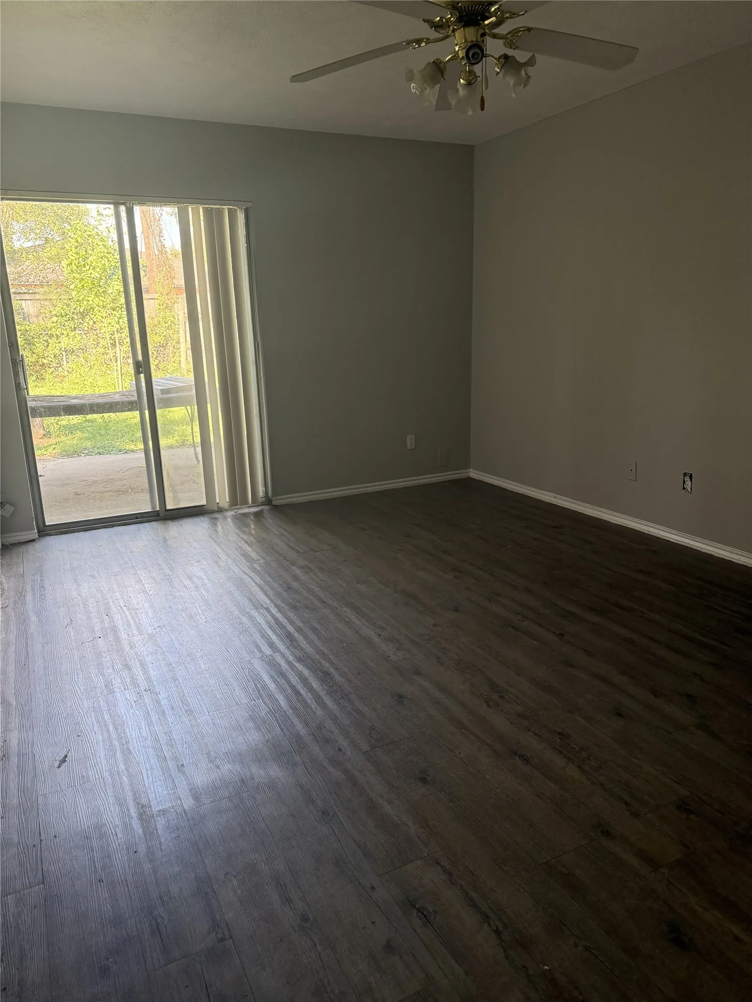 Duplex For Rent in Dallas County , 809 E 6th Street, Irving, Texas 75060, 3 Bedroom, 2 Bathroom, Garage spaces, 1,200 Sqft, built in 1976, mls#21420070, Real Estate Agent in Irving, Homes For Rent in Dallas county, Homes For Rent in Irving, Realtor in Irving Texas, Real Estate Brokerage Independent Realty Texas, Luminita Cordes Realtor