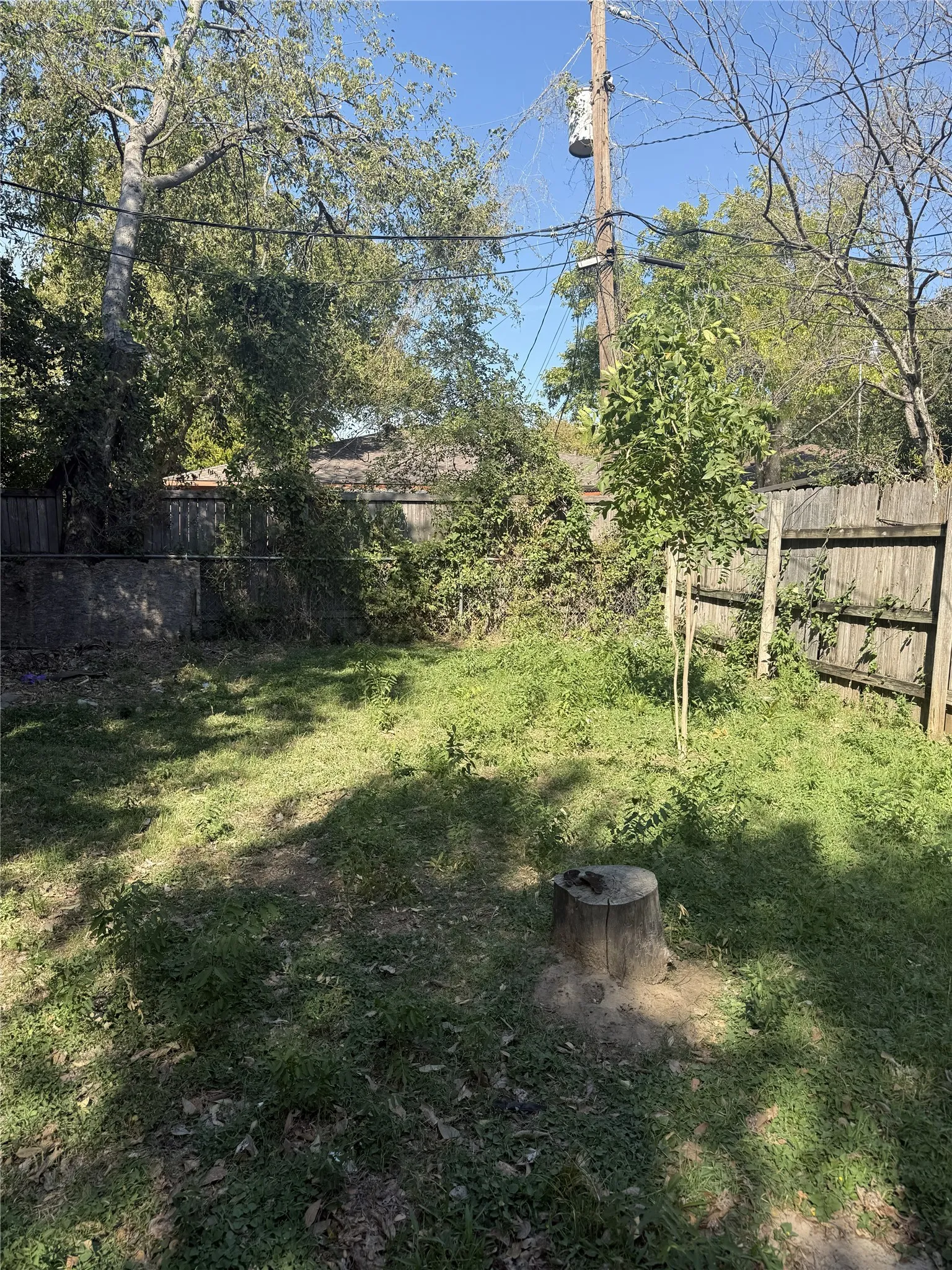 Duplex For Rent in Dallas County , 809 E 6th Street, Irving, Texas 75060, 3 Bedroom, 2 Bathroom, Garage spaces, 1,200 Sqft, built in 1976, mls#21420070, Real Estate Agent in Irving, Homes For Rent in Dallas county, Homes For Rent in Irving, Realtor in Irving Texas, Real Estate Brokerage Independent Realty Texas, Luminita Cordes Realtor