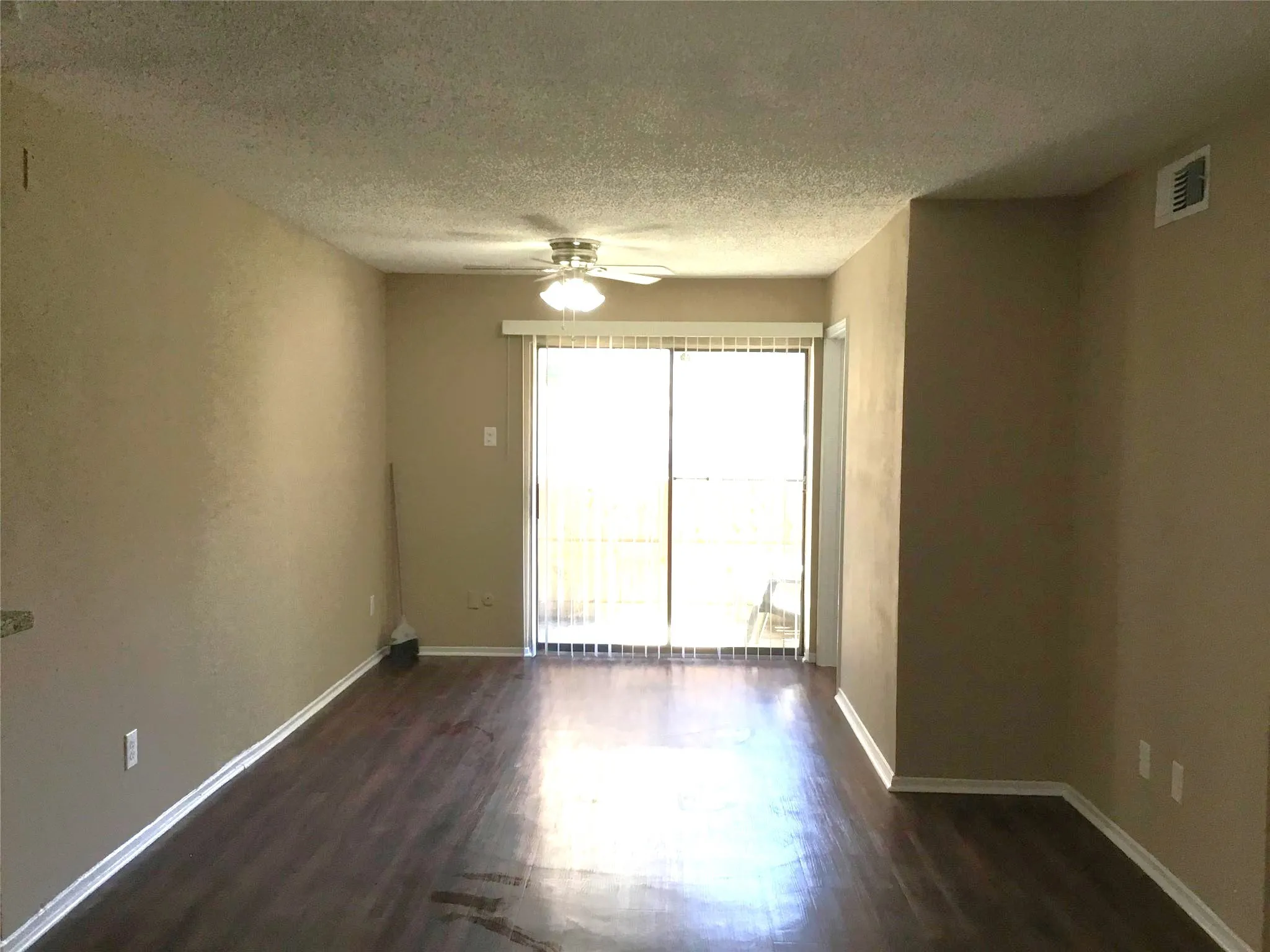 Condominium For Rent in Dallas County , 8110 Skillman Street 1051, Dallas, Texas 75231, 2 Bedroom, 1 Bathroom, Garage spaces, 723 Sqft, built in 1980, mls#21419417, Real Estate Agent in Dallas, Homes For Rent in Dallas county, Homes For Rent in Dallas, Realtor in Dallas Texas, Real Estate Brokerage Independent Realty Texas, Luminita Cordes Realtor