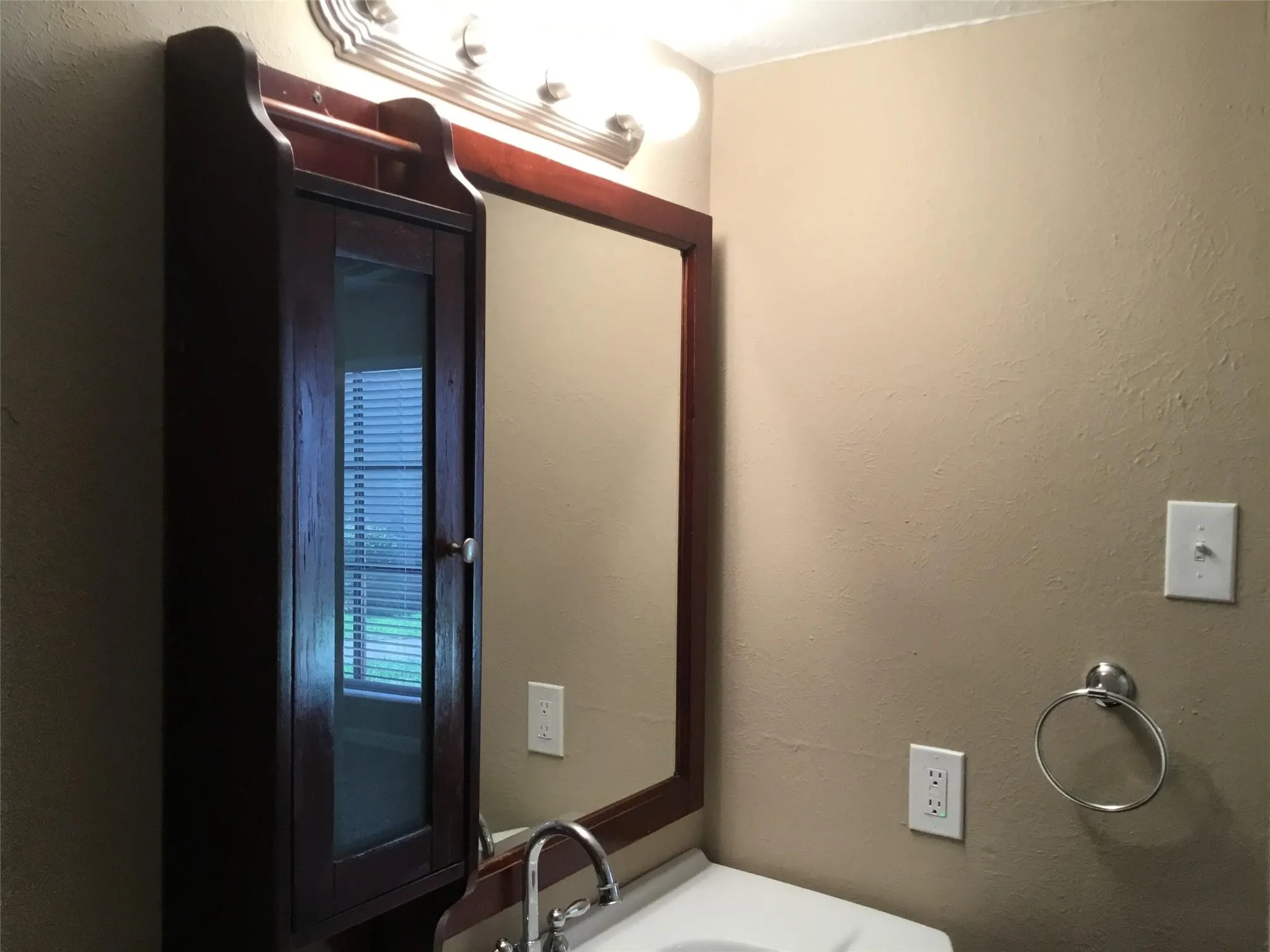 Condominium For Rent in Dallas County , 8110 Skillman Street 1051, Dallas, Texas 75231, 2 Bedroom, 1 Bathroom, Garage spaces, 723 Sqft, built in 1980, mls#21419417, Real Estate Agent in Dallas, Homes For Rent in Dallas county, Homes For Rent in Dallas, Realtor in Dallas Texas, Real Estate Brokerage Independent Realty Texas, Luminita Cordes Realtor