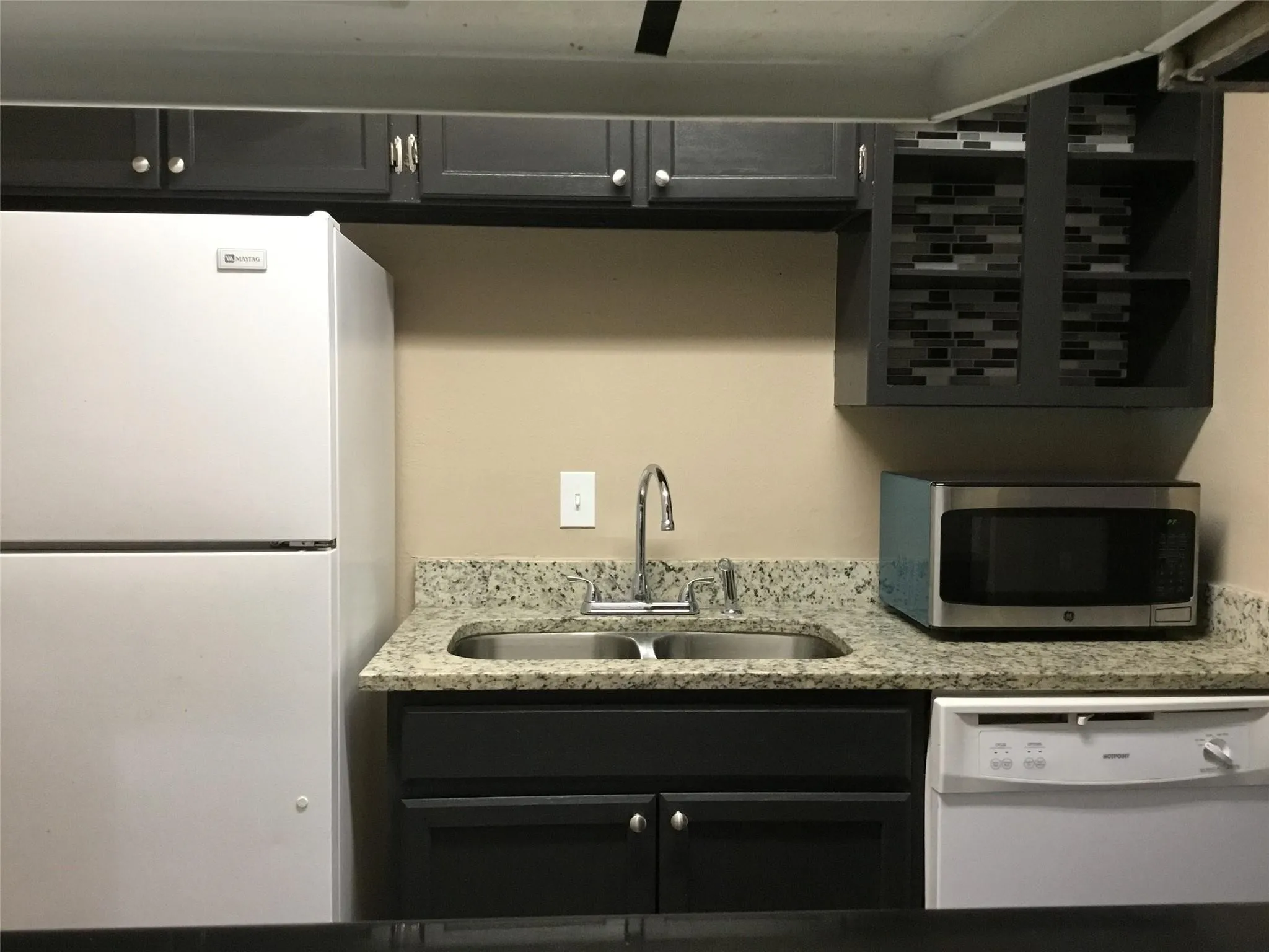 Condominium For Rent in Dallas County , 8110 Skillman Street 1051, Dallas, Texas 75231, 2 Bedroom, 1 Bathroom, Garage spaces, 723 Sqft, built in 1980, mls#21419417, Real Estate Agent in Dallas, Homes For Rent in Dallas county, Homes For Rent in Dallas, Realtor in Dallas Texas, Real Estate Brokerage Independent Realty Texas, Luminita Cordes Realtor