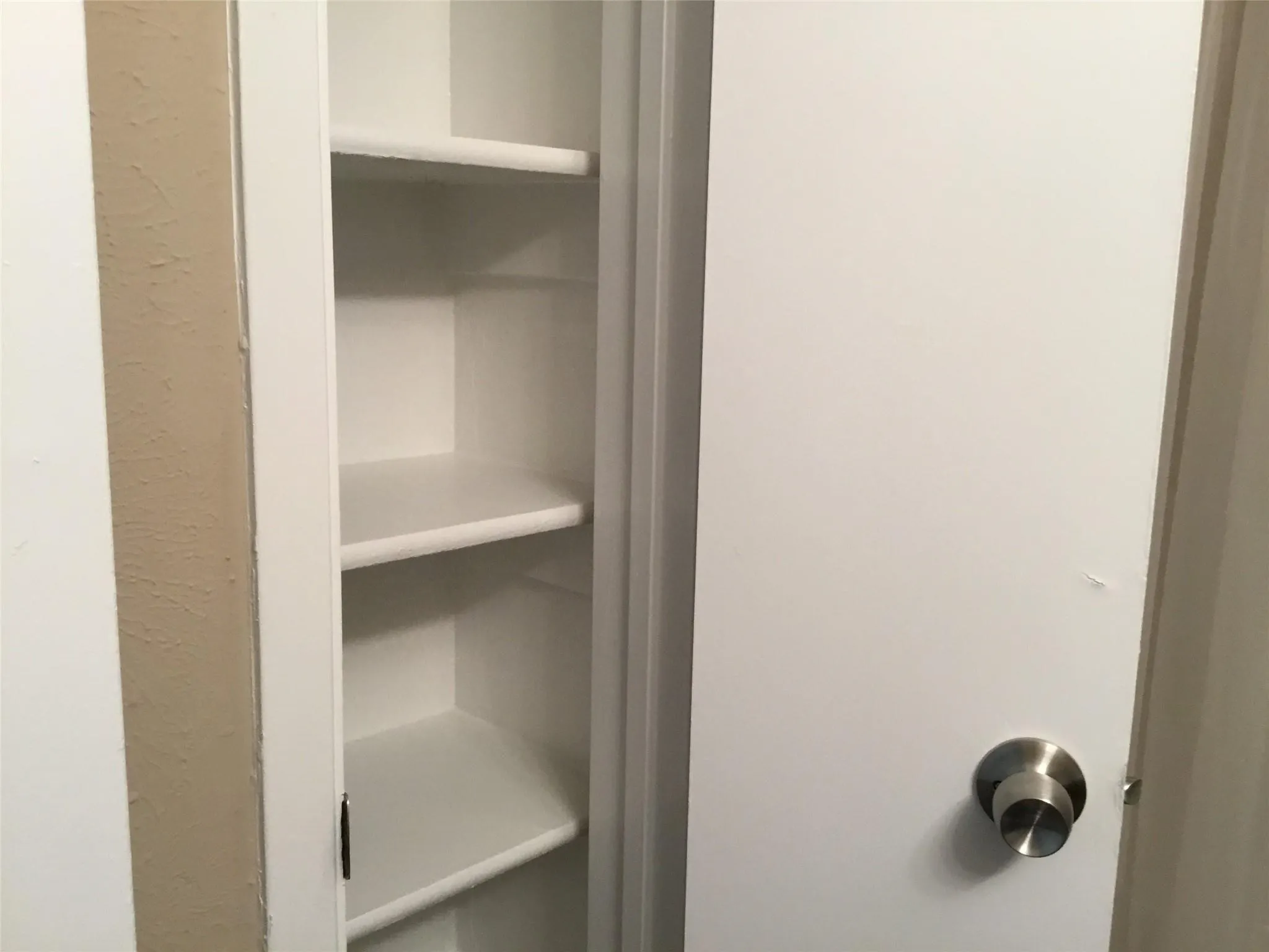 Condominium For Rent in Dallas County , 8110 Skillman Street 1051, Dallas, Texas 75231, 2 Bedroom, 1 Bathroom, Garage spaces, 723 Sqft, built in 1980, mls#21419417, Real Estate Agent in Dallas, Homes For Rent in Dallas county, Homes For Rent in Dallas, Realtor in Dallas Texas, Real Estate Brokerage Independent Realty Texas, Luminita Cordes Realtor