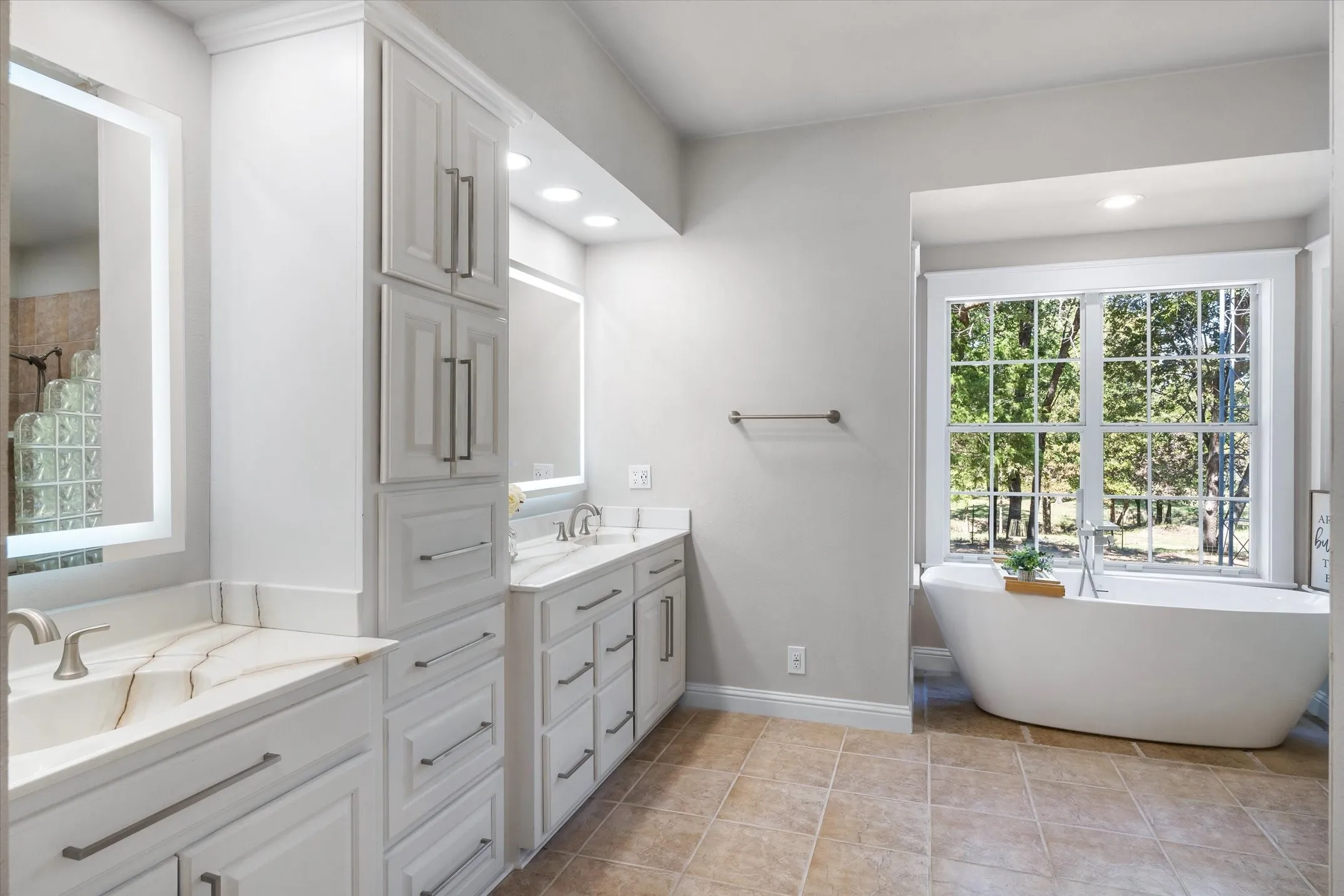 Dual vanities, soaker tub