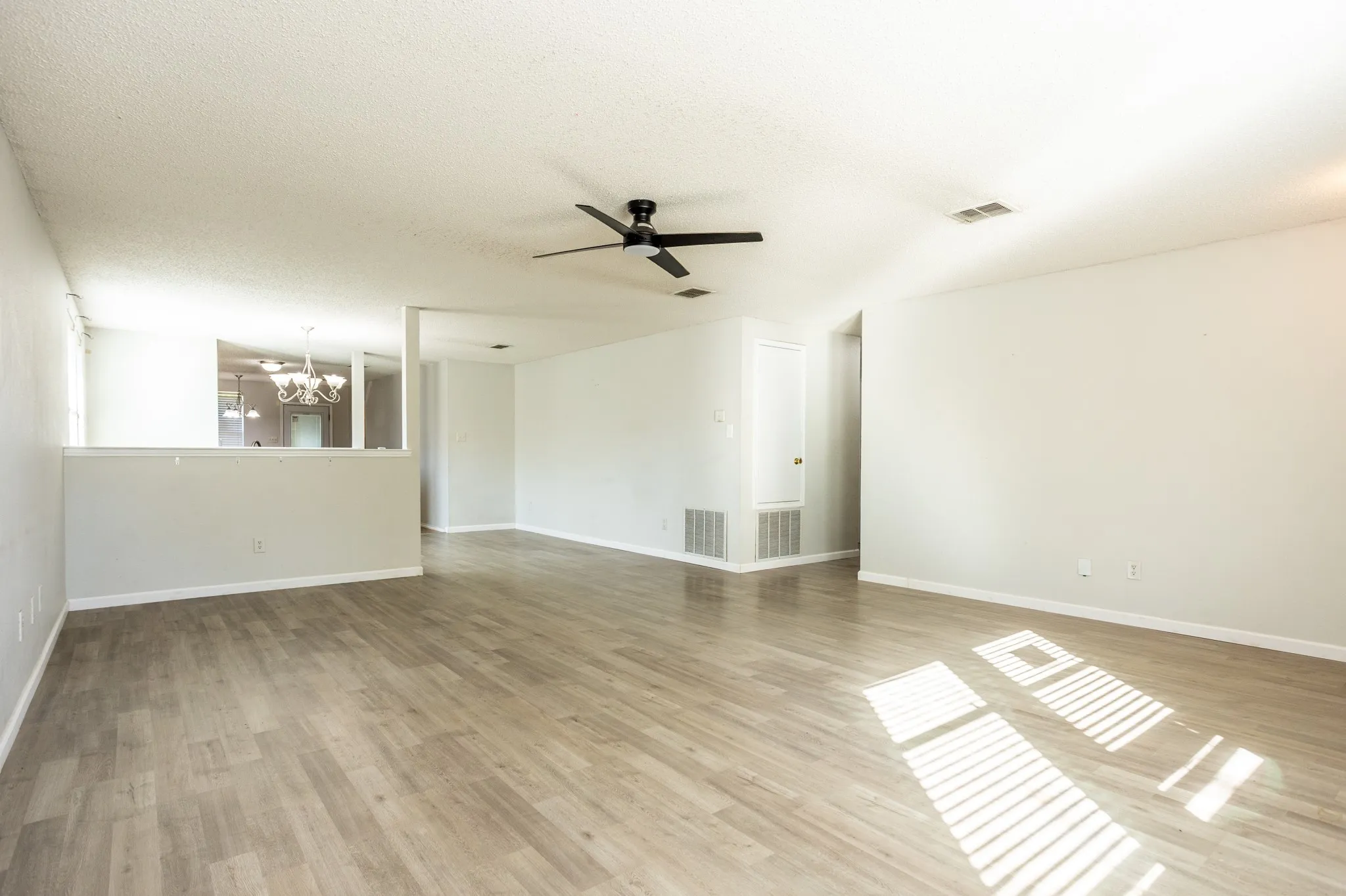 Single Family Residence For Sale in Denton County , 2628 Rockport Lane, Little Elm, Texas 75068, 3 Bedroom, 2 Bathroom, 2 Garage spaces, 1,868 Sqft, built in 2003, mls#21419522, Real Estate Agent in Little Elm, Homes For Sale in Denton county, Homes For Sale in Little Elm, Realtor in Little Elm Texas, Real Estate Brokerage Independent Realty Texas, Luminita Cordes Realtor