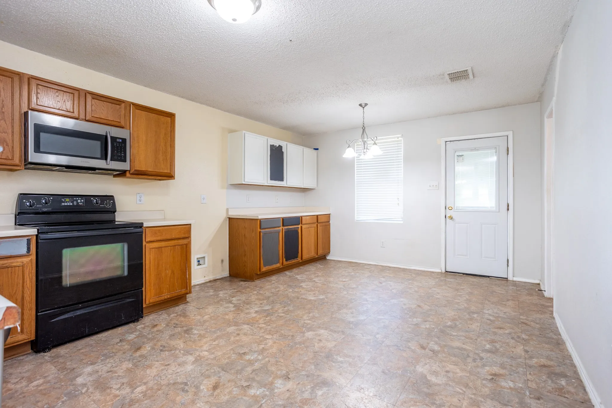 Single Family Residence For Sale in Denton County , 2628 Rockport Lane, Little Elm, Texas 75068, 3 Bedroom, 2 Bathroom, 2 Garage spaces, 1,868 Sqft, built in 2003, mls#21419522, Real Estate Agent in Little Elm, Homes For Sale in Denton county, Homes For Sale in Little Elm, Realtor in Little Elm Texas, Real Estate Brokerage Independent Realty Texas, Luminita Cordes Realtor