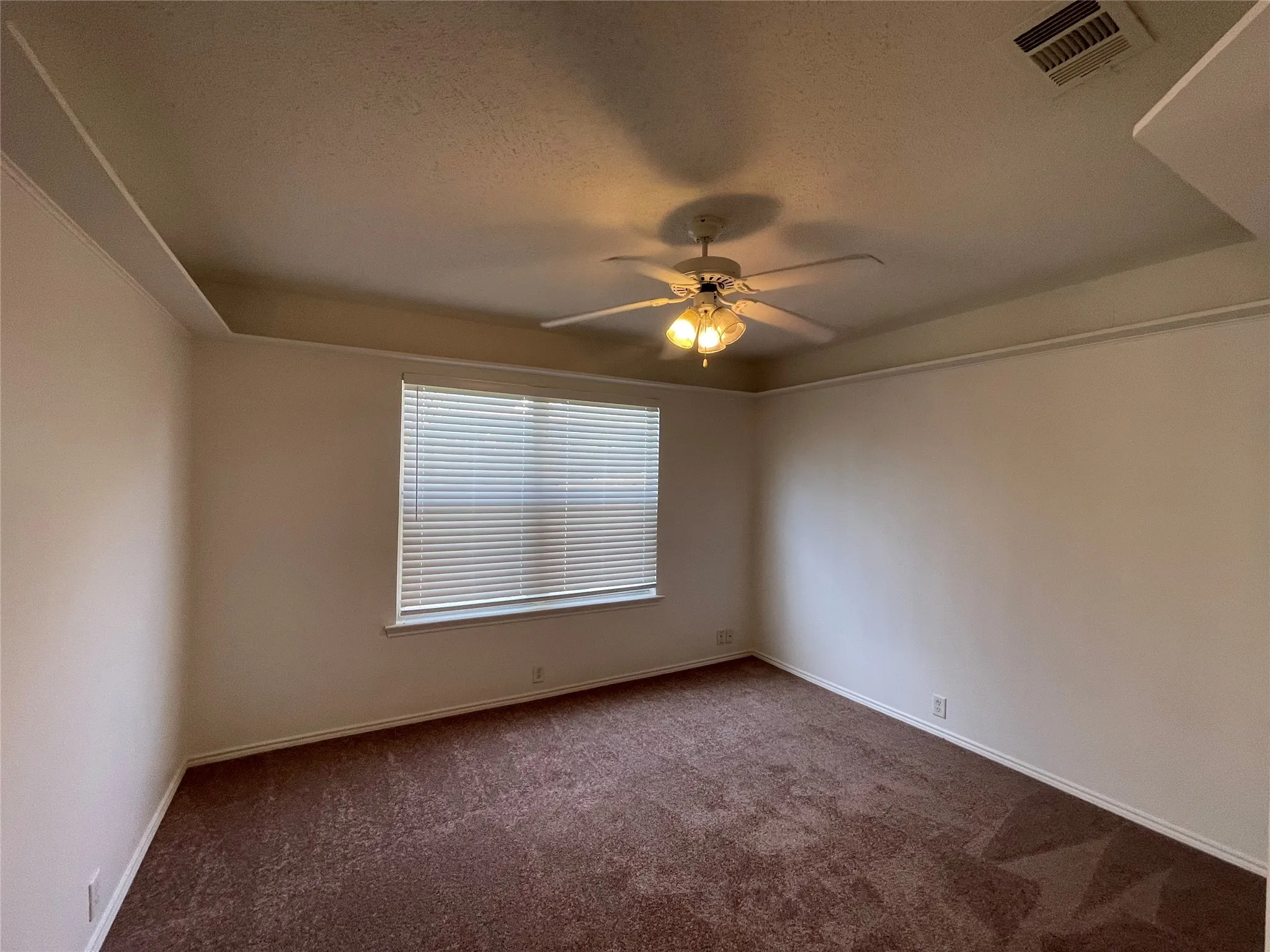 Single Family Residence For Sale in Denton County , 909 Greenbend Drive, Denton, Texas 76210, 3 Bedroom, 2 Bathroom, 2 Garage spaces, 1,515 Sqft, built in 2000, mls#21418965, Real Estate Agent in Denton, Homes For Sale in Denton county, Homes For Sale in Denton, Realtor in Denton Texas, Real Estate Brokerage Independent Realty Texas, Luminita Cordes Realtor