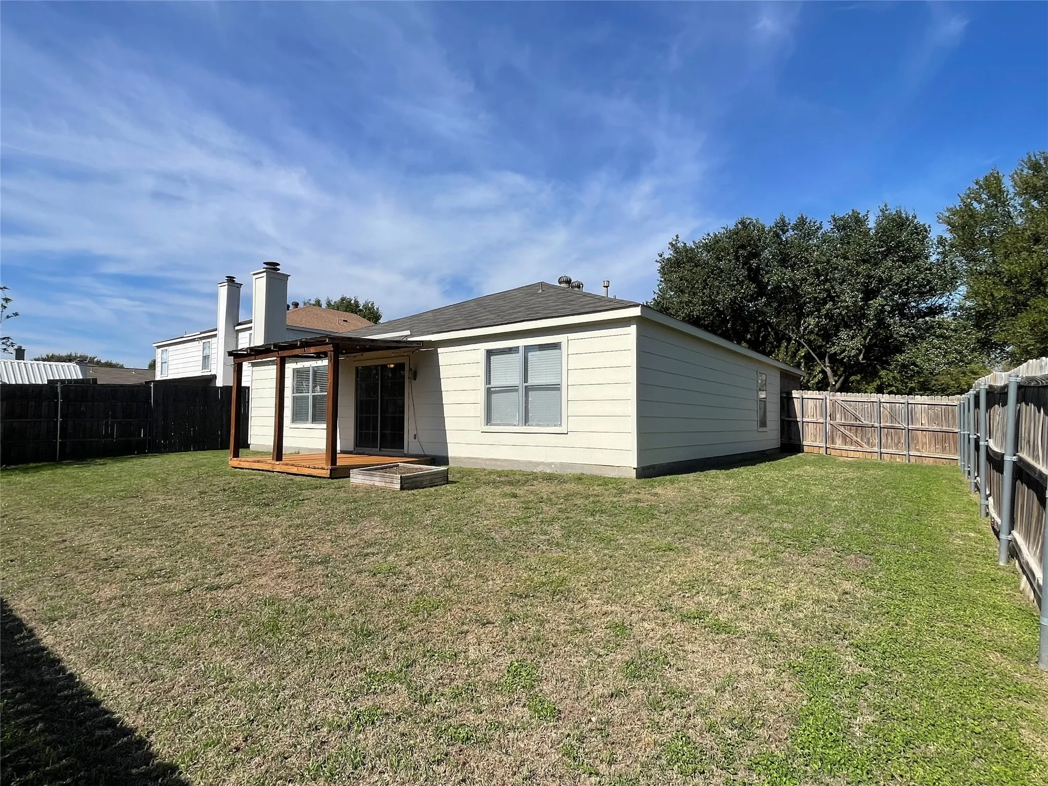Single Family Residence For Sale in Denton County , 909 Greenbend Drive, Denton, Texas 76210, 3 Bedroom, 2 Bathroom, 2 Garage spaces, 1,515 Sqft, built in 2000, mls#21418965, Real Estate Agent in Denton, Homes For Sale in Denton county, Homes For Sale in Denton, Realtor in Denton Texas, Real Estate Brokerage Independent Realty Texas, Luminita Cordes Realtor