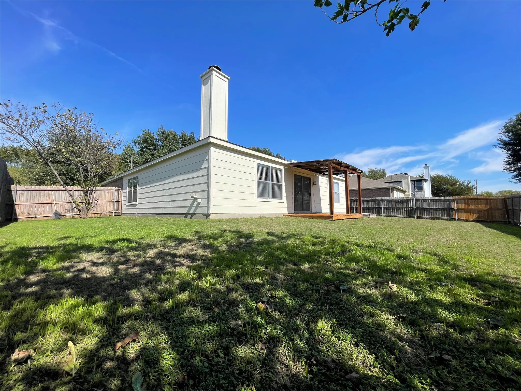 Single Family Residence For Sale in Denton County , 909 Greenbend Drive, Denton, Texas 76210, 3 Bedroom, 2 Bathroom, 2 Garage spaces, 1,515 Sqft, built in 2000, mls#21418965, Real Estate Agent in Denton, Homes For Sale in Denton county, Homes For Sale in Denton, Realtor in Denton Texas, Real Estate Brokerage Independent Realty Texas, Luminita Cordes Realtor