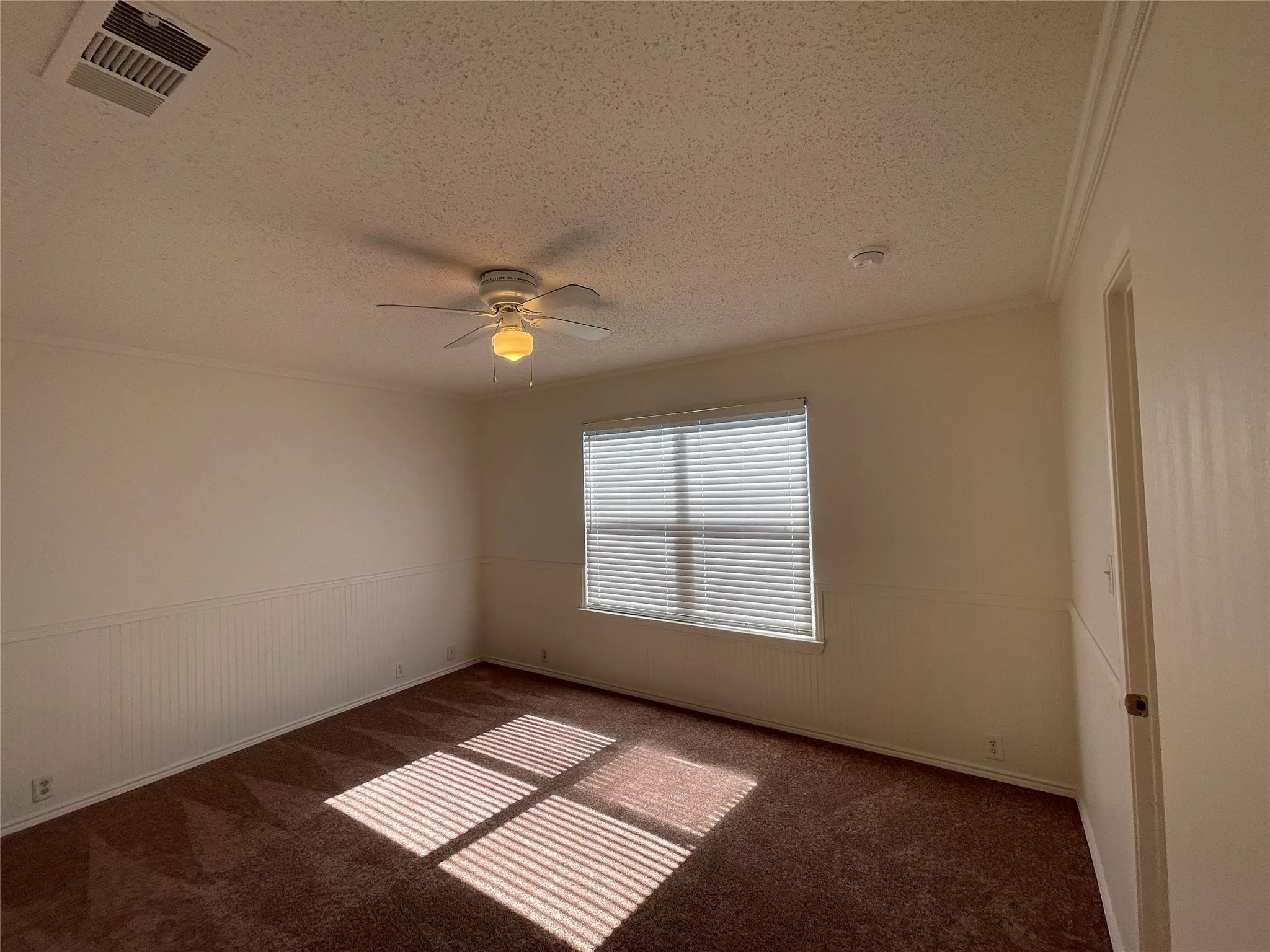 Single Family Residence For Sale in Denton County , 909 Greenbend Drive, Denton, Texas 76210, 3 Bedroom, 2 Bathroom, 2 Garage spaces, 1,515 Sqft, built in 2000, mls#21418965, Real Estate Agent in Denton, Homes For Sale in Denton county, Homes For Sale in Denton, Realtor in Denton Texas, Real Estate Brokerage Independent Realty Texas, Luminita Cordes Realtor