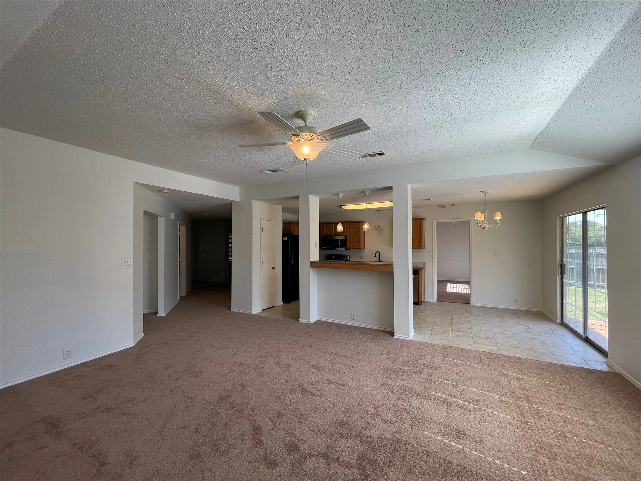 Single Family Residence For Sale in Denton County , 909 Greenbend Drive, Denton, Texas 76210, 3 Bedroom, 2 Bathroom, 2 Garage spaces, 1,515 Sqft, built in 2000, mls#21418965, Real Estate Agent in Denton, Homes For Sale in Denton county, Homes For Sale in Denton, Realtor in Denton Texas, Real Estate Brokerage Independent Realty Texas, Luminita Cordes Realtor