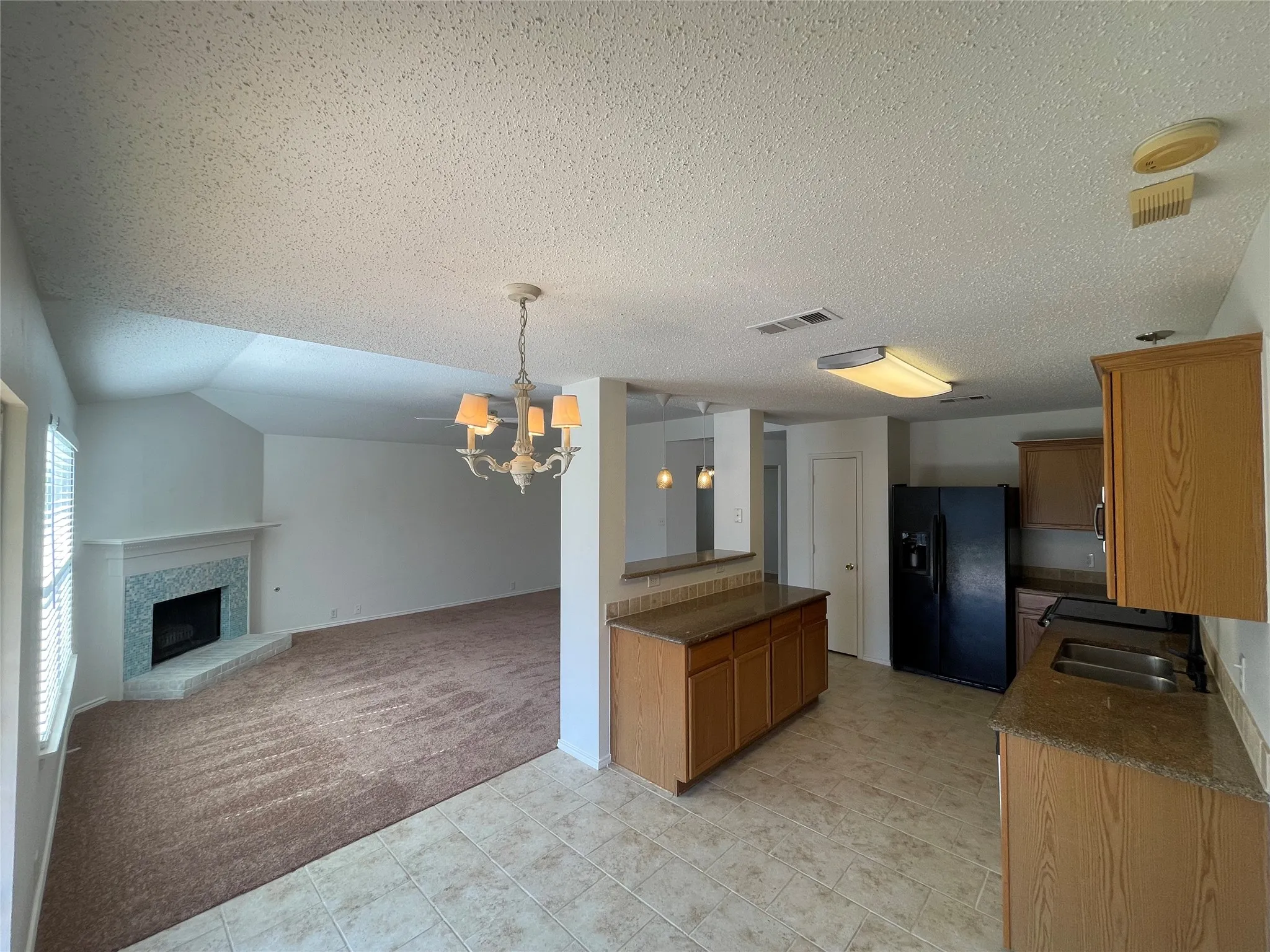 Single Family Residence For Sale in Denton County , 909 Greenbend Drive, Denton, Texas 76210, 3 Bedroom, 2 Bathroom, 2 Garage spaces, 1,515 Sqft, built in 2000, mls#21418965, Real Estate Agent in Denton, Homes For Sale in Denton county, Homes For Sale in Denton, Realtor in Denton Texas, Real Estate Brokerage Independent Realty Texas, Luminita Cordes Realtor