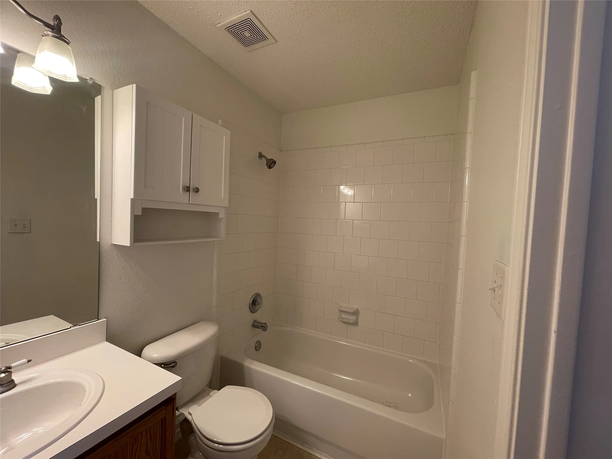 Single Family Residence For Sale in Denton County , 909 Greenbend Drive, Denton, Texas 76210, 3 Bedroom, 2 Bathroom, 2 Garage spaces, 1,515 Sqft, built in 2000, mls#21418965, Real Estate Agent in Denton, Homes For Sale in Denton county, Homes For Sale in Denton, Realtor in Denton Texas, Real Estate Brokerage Independent Realty Texas, Luminita Cordes Realtor