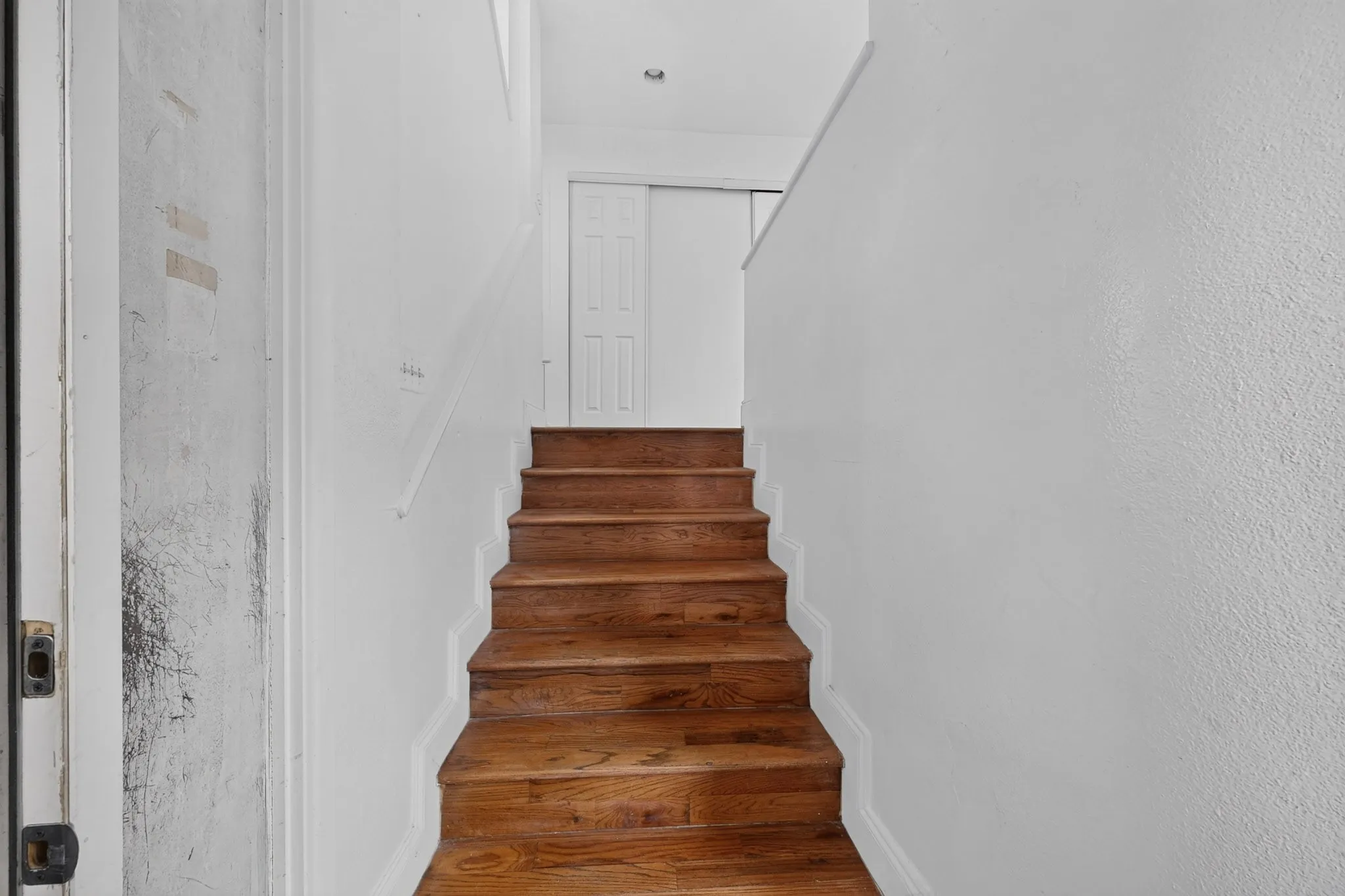 Condominium For Rent in Dallas County , 5710 Leona Avenue 9, Dallas, Texas 75231, 2 Bedroom, 2 Bathroom, 2 Garage spaces, 1,188 Sqft, built in 1979, mls#21407955, Real Estate Agent in Dallas, Homes For Rent in Dallas county, Homes For Rent in Dallas, Realtor in Dallas Texas, Real Estate Brokerage Independent Realty Texas, Luminita Cordes Realtor