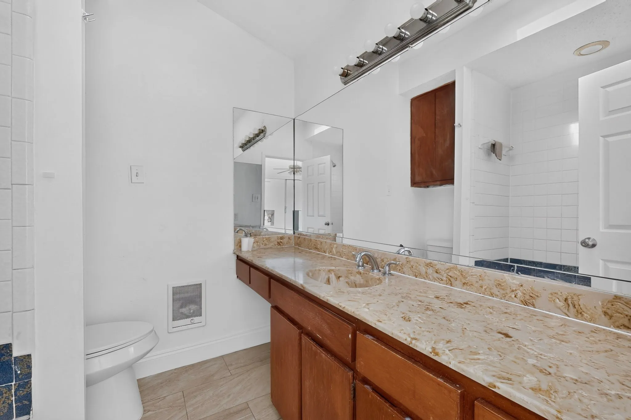Condominium For Rent in Dallas County , 5710 Leona Avenue 9, Dallas, Texas 75231, 2 Bedroom, 2 Bathroom, 2 Garage spaces, 1,188 Sqft, built in 1979, mls#21407955, Real Estate Agent in Dallas, Homes For Rent in Dallas county, Homes For Rent in Dallas, Realtor in Dallas Texas, Real Estate Brokerage Independent Realty Texas, Luminita Cordes Realtor