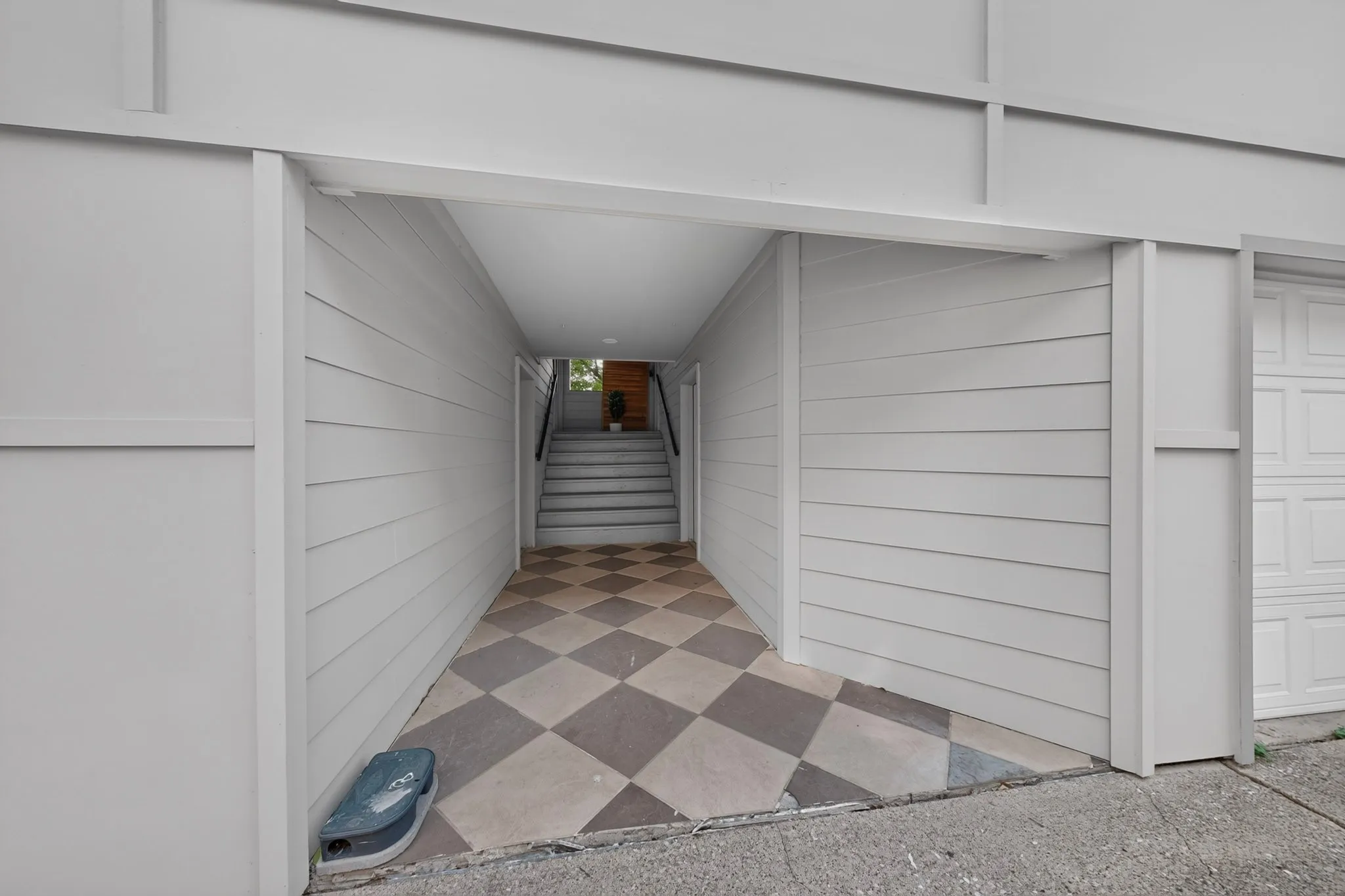 Condominium For Rent in Dallas County , 5710 Leona Avenue 9, Dallas, Texas 75231, 2 Bedroom, 2 Bathroom, 2 Garage spaces, 1,188 Sqft, built in 1979, mls#21407955, Real Estate Agent in Dallas, Homes For Rent in Dallas county, Homes For Rent in Dallas, Realtor in Dallas Texas, Real Estate Brokerage Independent Realty Texas, Luminita Cordes Realtor