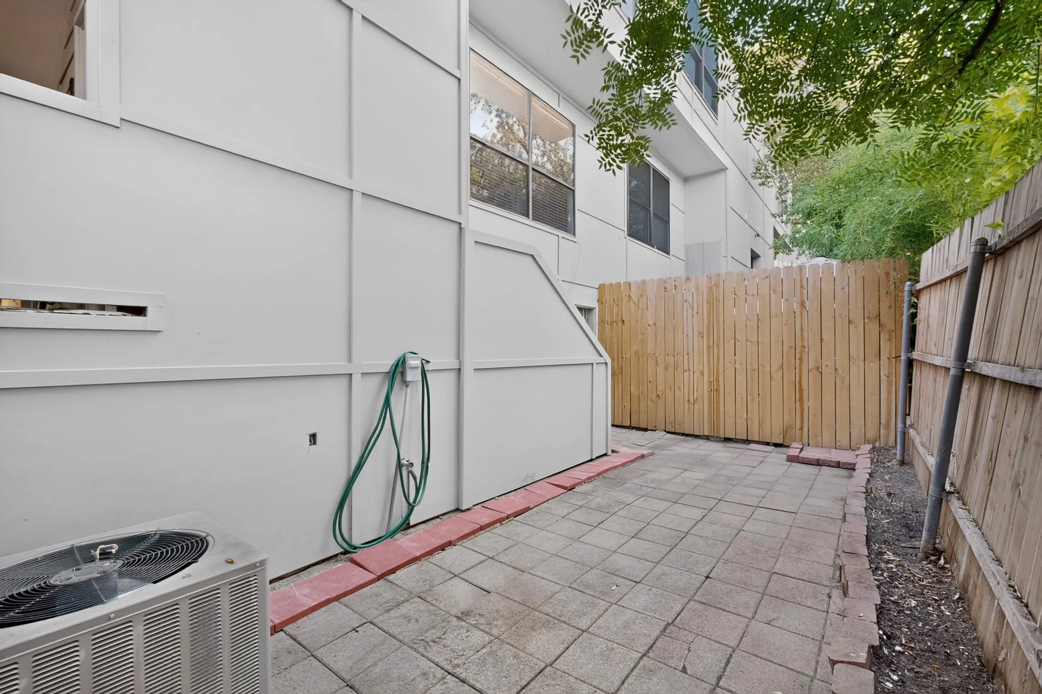 Condominium For Rent in Dallas County , 5710 Leona Avenue 9, Dallas, Texas 75231, 2 Bedroom, 2 Bathroom, 2 Garage spaces, 1,188 Sqft, built in 1979, mls#21407955, Real Estate Agent in Dallas, Homes For Rent in Dallas county, Homes For Rent in Dallas, Realtor in Dallas Texas, Real Estate Brokerage Independent Realty Texas, Luminita Cordes Realtor