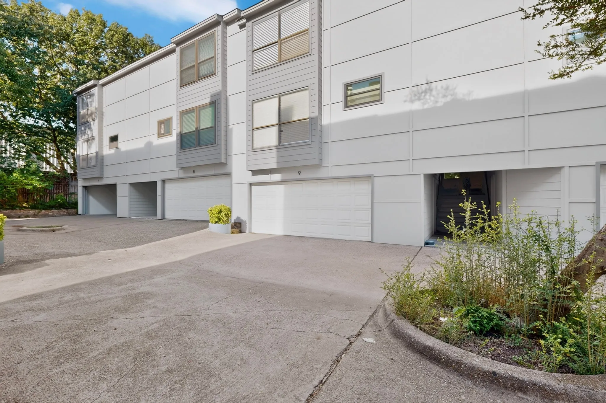 Condominium For Rent in Dallas County , 5710 Leona Avenue 9, Dallas, Texas 75231, 2 Bedroom, 2 Bathroom, 2 Garage spaces, 1,188 Sqft, built in 1979, mls#21407955, Real Estate Agent in Dallas, Homes For Rent in Dallas county, Homes For Rent in Dallas, Realtor in Dallas Texas, Real Estate Brokerage Independent Realty Texas, Luminita Cordes Realtor