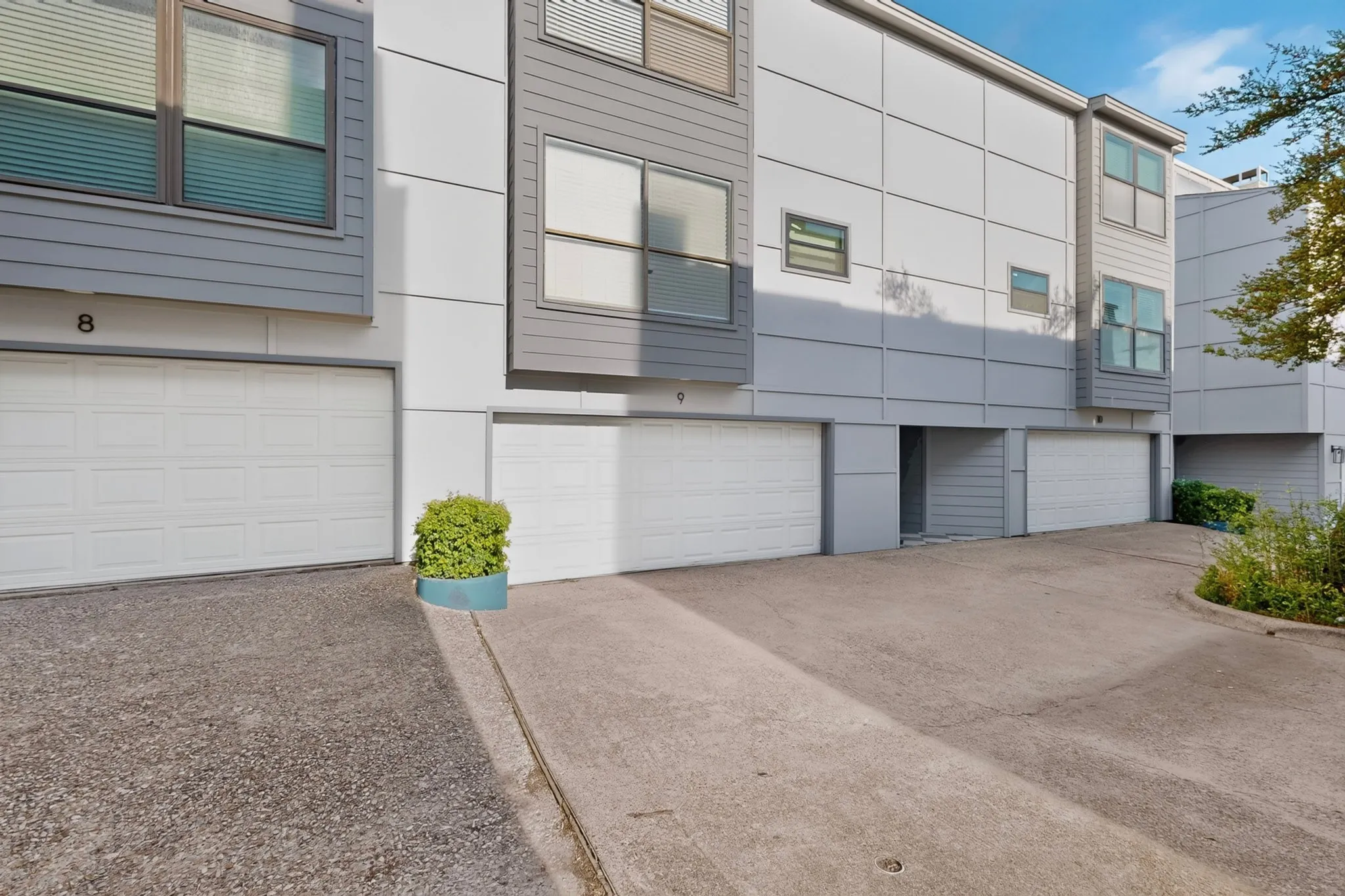 Condominium For Rent in Dallas County , 5710 Leona Avenue 9, Dallas, Texas 75231, 2 Bedroom, 2 Bathroom, 2 Garage spaces, 1,188 Sqft, built in 1979, mls#21407955, Real Estate Agent in Dallas, Homes For Rent in Dallas county, Homes For Rent in Dallas, Realtor in Dallas Texas, Real Estate Brokerage Independent Realty Texas, Luminita Cordes Realtor