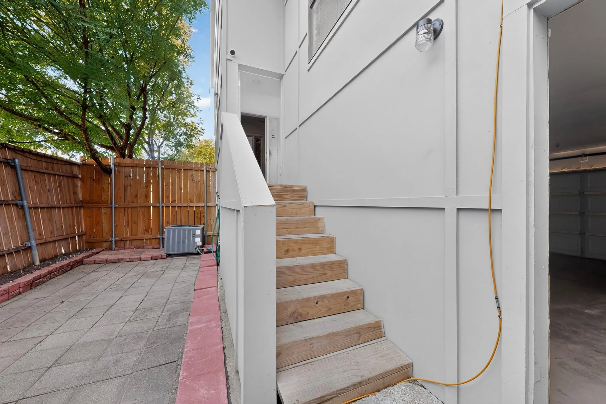 Condominium For Rent in Dallas County , 5710 Leona Avenue 9, Dallas, Texas 75231, 2 Bedroom, 2 Bathroom, 2 Garage spaces, 1,188 Sqft, built in 1979, mls#21407955, Real Estate Agent in Dallas, Homes For Rent in Dallas county, Homes For Rent in Dallas, Realtor in Dallas Texas, Real Estate Brokerage Independent Realty Texas, Luminita Cordes Realtor