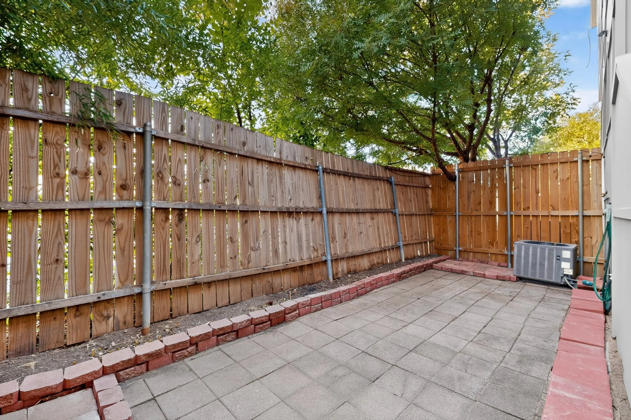 Condominium For Rent in Dallas County , 5710 Leona Avenue 9, Dallas, Texas 75231, 2 Bedroom, 2 Bathroom, 2 Garage spaces, 1,188 Sqft, built in 1979, mls#21407955, Real Estate Agent in Dallas, Homes For Rent in Dallas county, Homes For Rent in Dallas, Realtor in Dallas Texas, Real Estate Brokerage Independent Realty Texas, Luminita Cordes Realtor