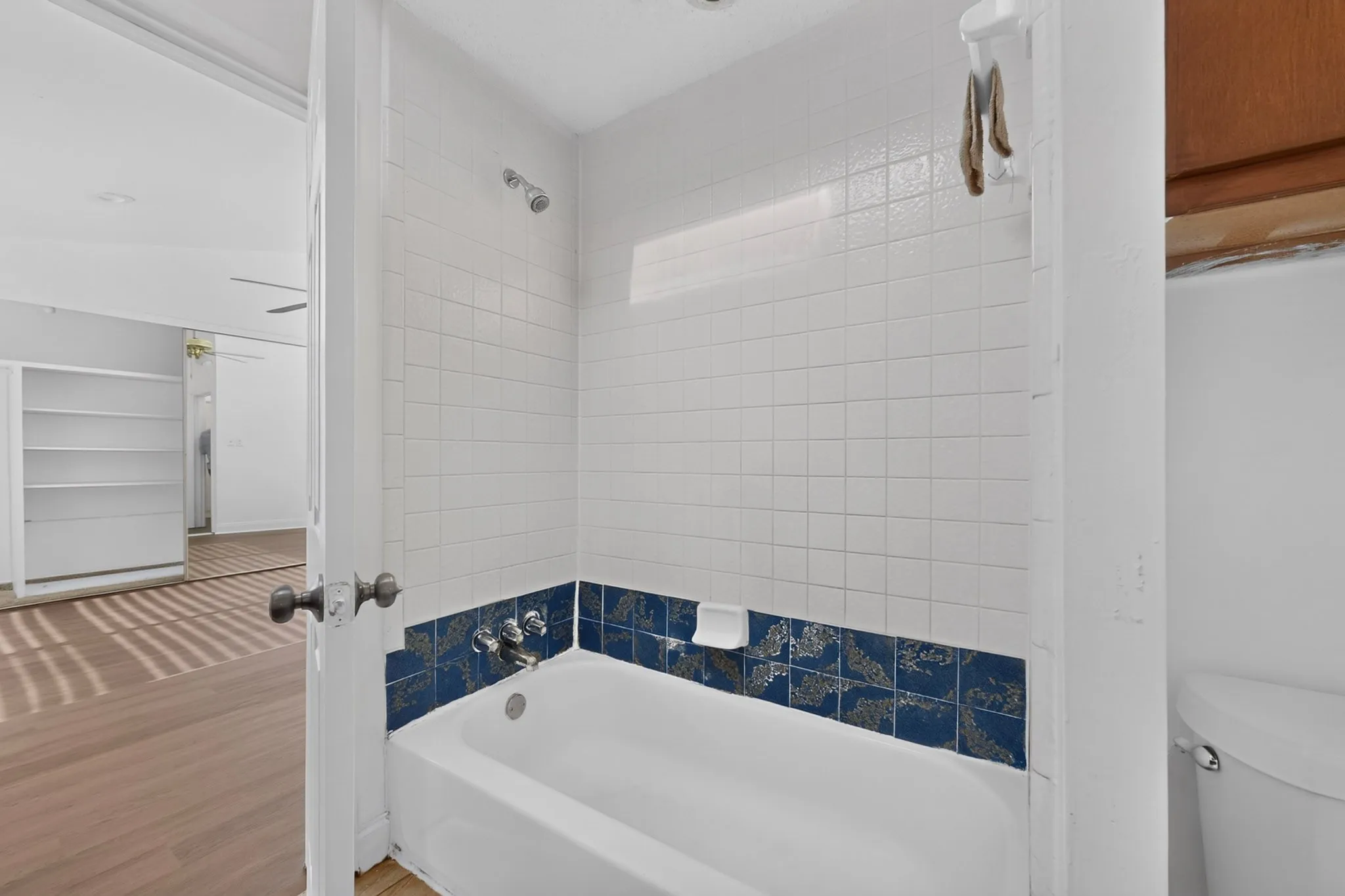 Condominium For Rent in Dallas County , 5710 Leona Avenue 9, Dallas, Texas 75231, 2 Bedroom, 2 Bathroom, 2 Garage spaces, 1,188 Sqft, built in 1979, mls#21407955, Real Estate Agent in Dallas, Homes For Rent in Dallas county, Homes For Rent in Dallas, Realtor in Dallas Texas, Real Estate Brokerage Independent Realty Texas, Luminita Cordes Realtor
