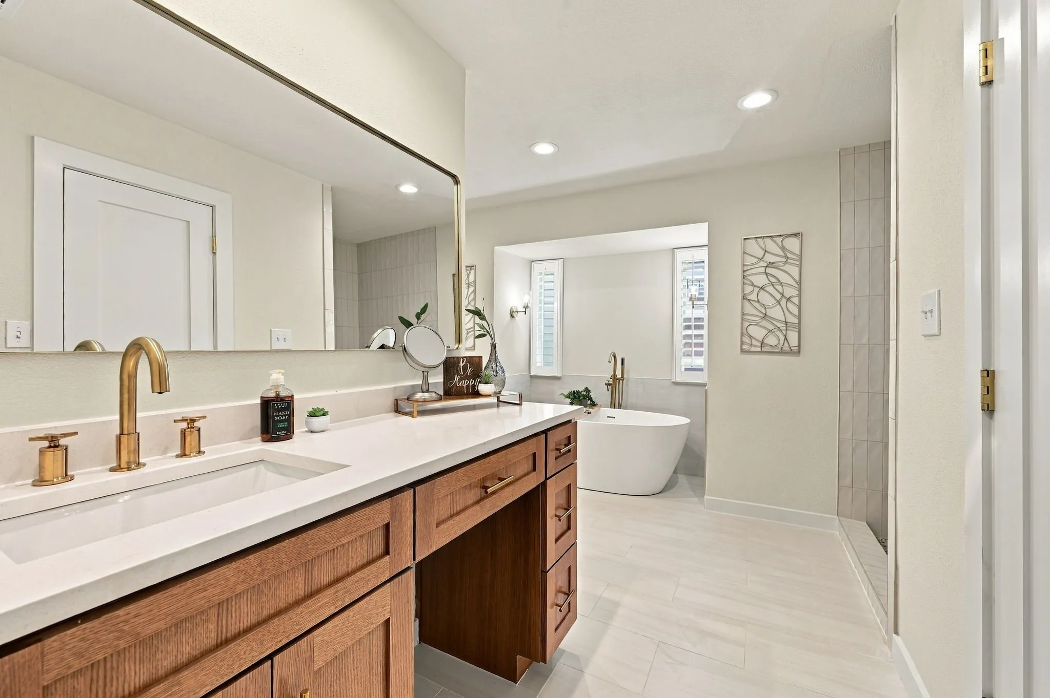 Single Family Residence For Sale in Dallas County , 10255 Chimney Hill Lane, Dallas, Texas 75243, 4 Bedroom, 3 Bathroom, 2 Garage spaces, 2,546 Sqft, built in 1978, mls#21411350, Real Estate Agent in Dallas, Homes For Sale in Dallas county, Homes For Sale in Dallas, Realtor in Dallas Texas, Real Estate Brokerage Independent Realty Texas, Luminita Cordes Realtor